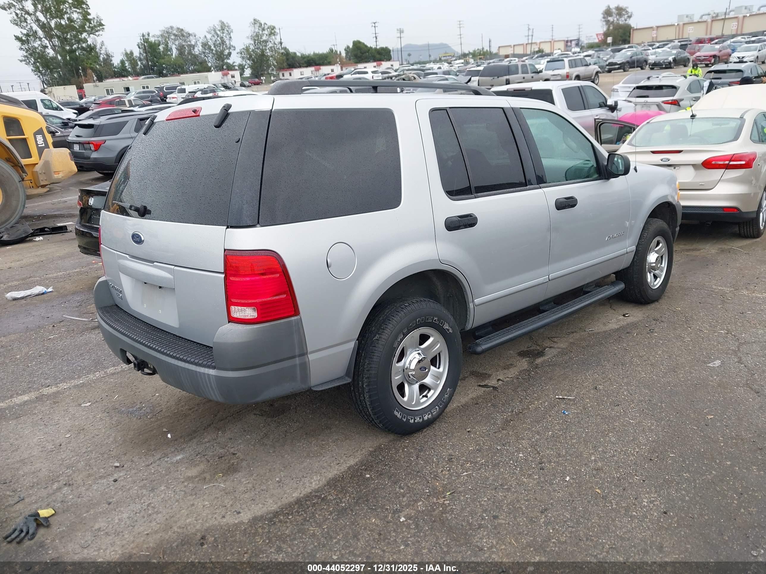 FORD EXPLORER image 4