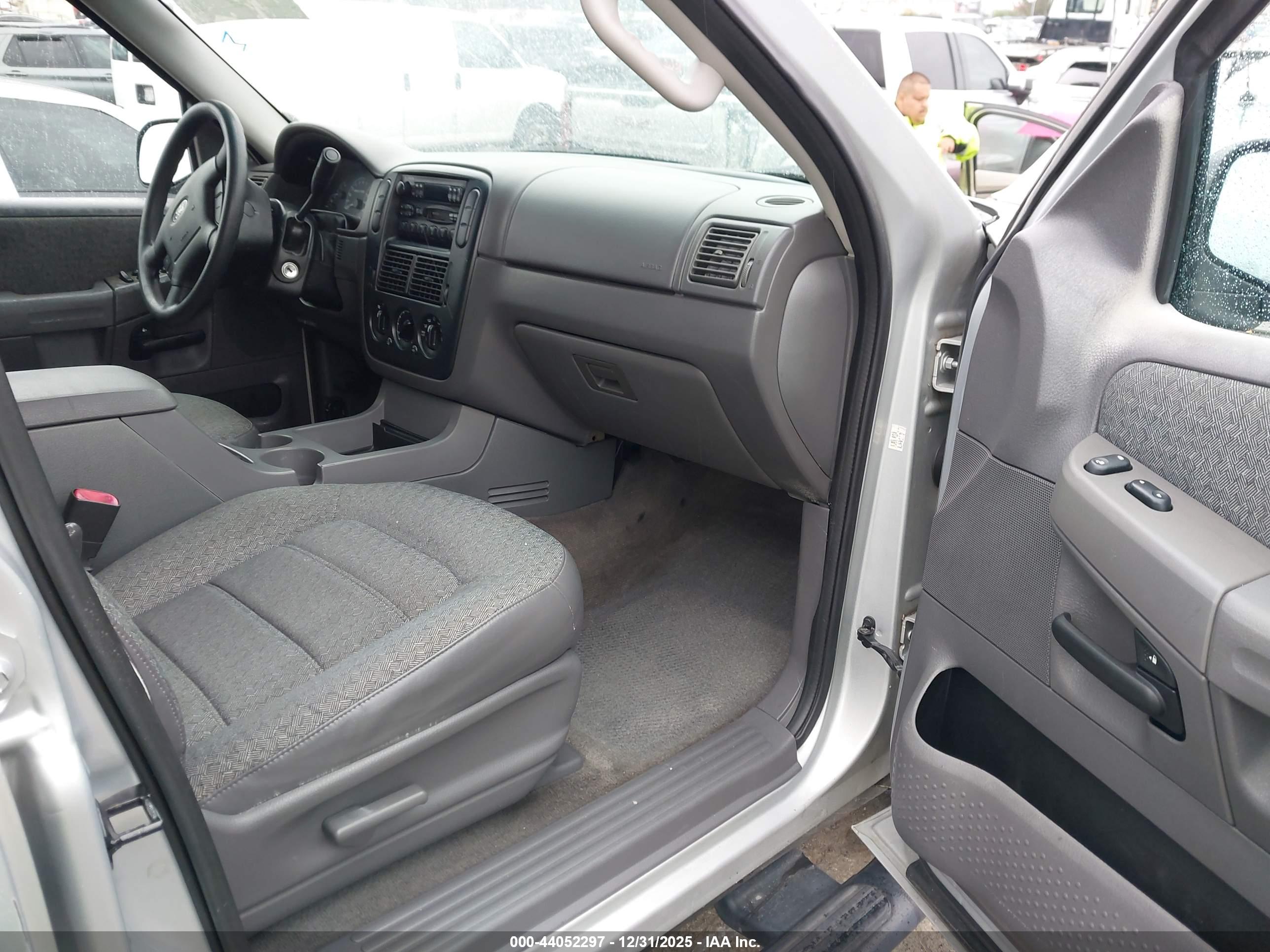 FORD EXPLORER image 5