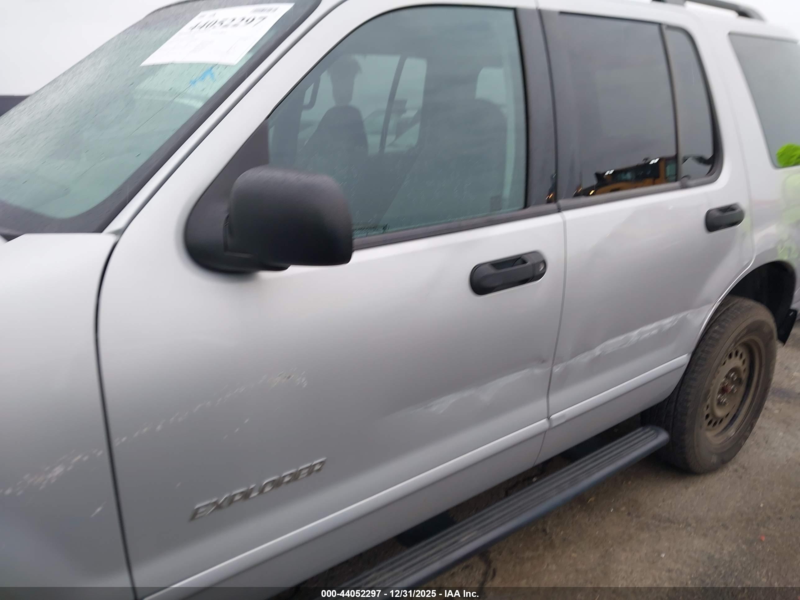 FORD EXPLORER image 6