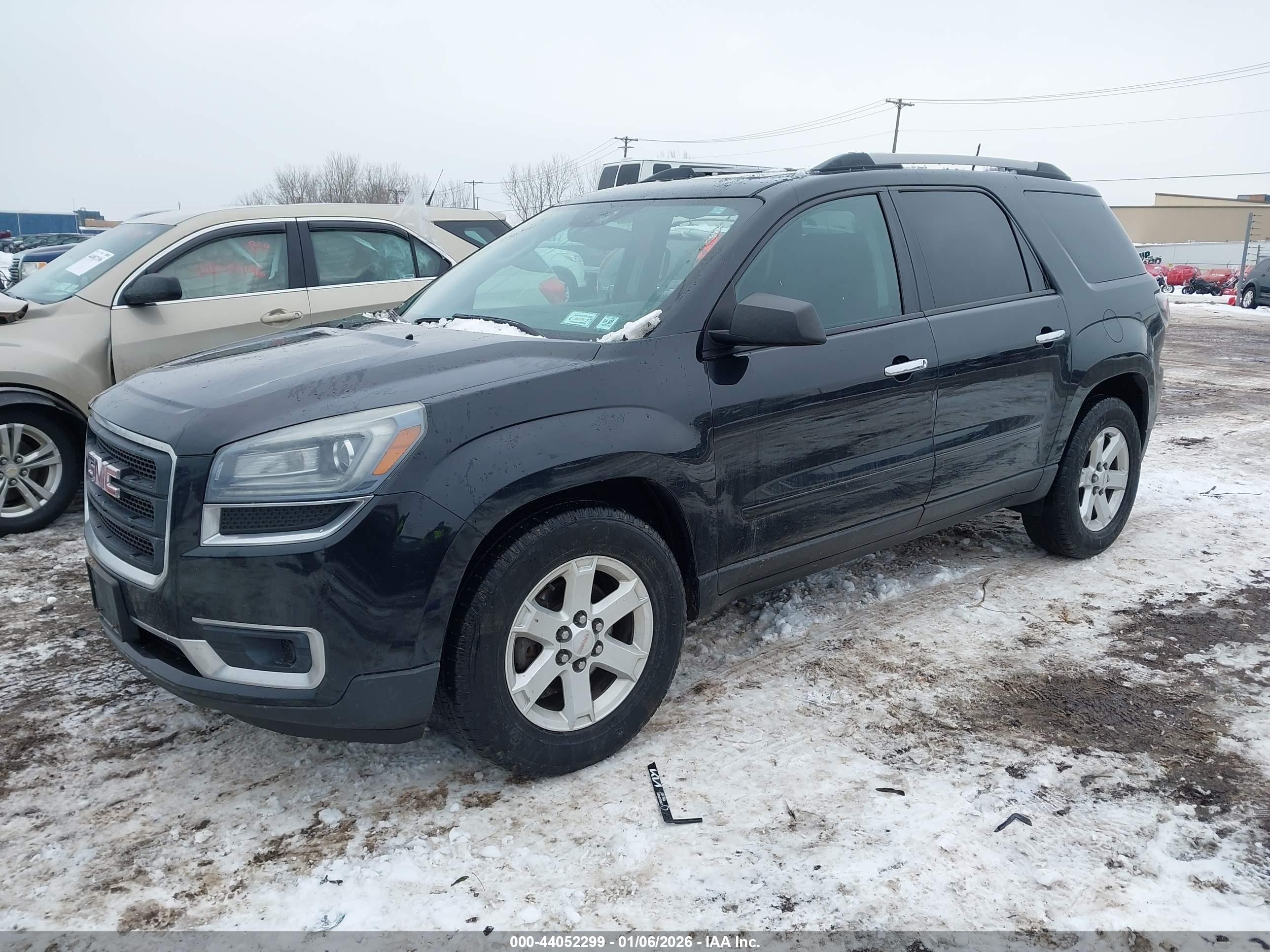 GMC ACADIA image 2