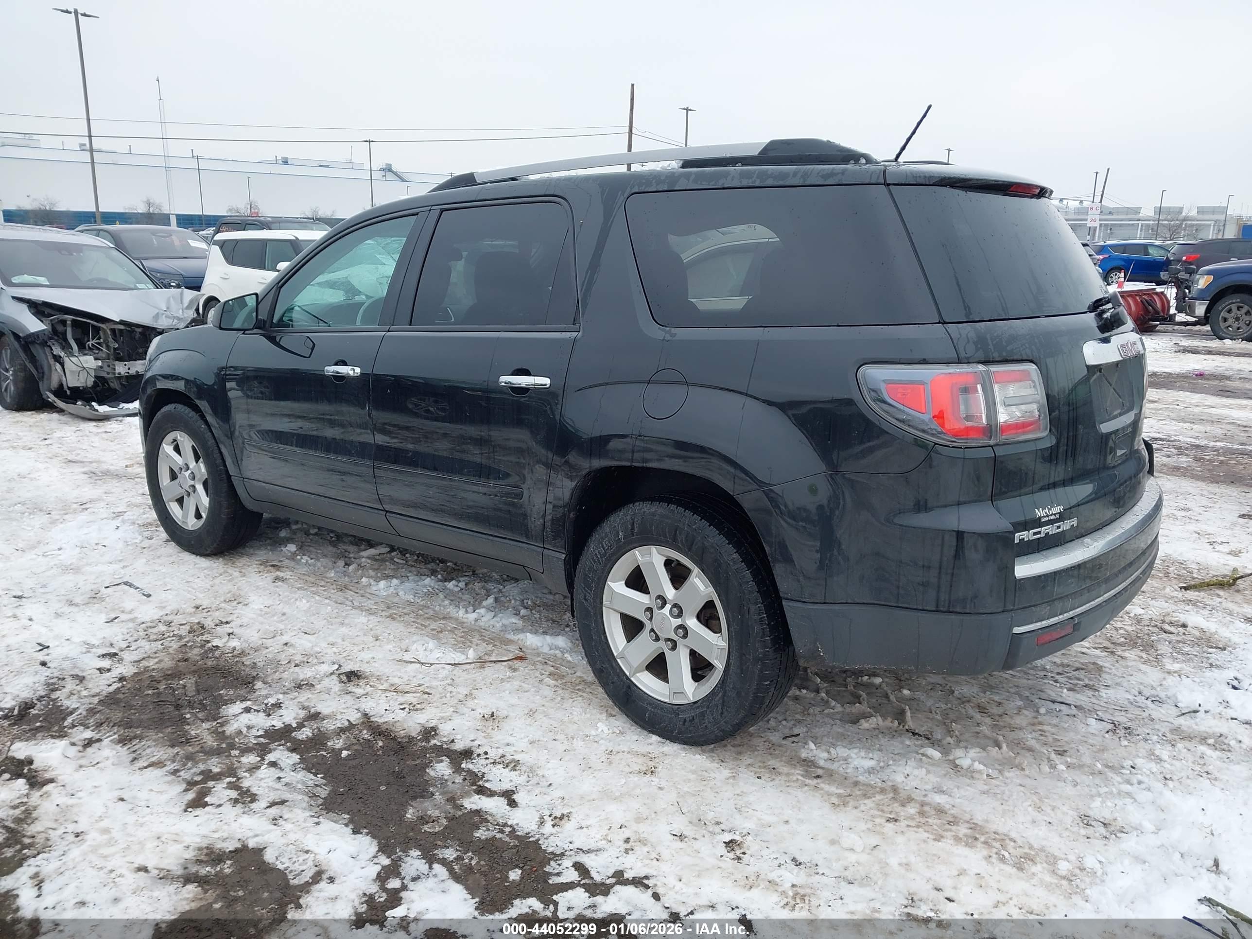 GMC ACADIA image 3