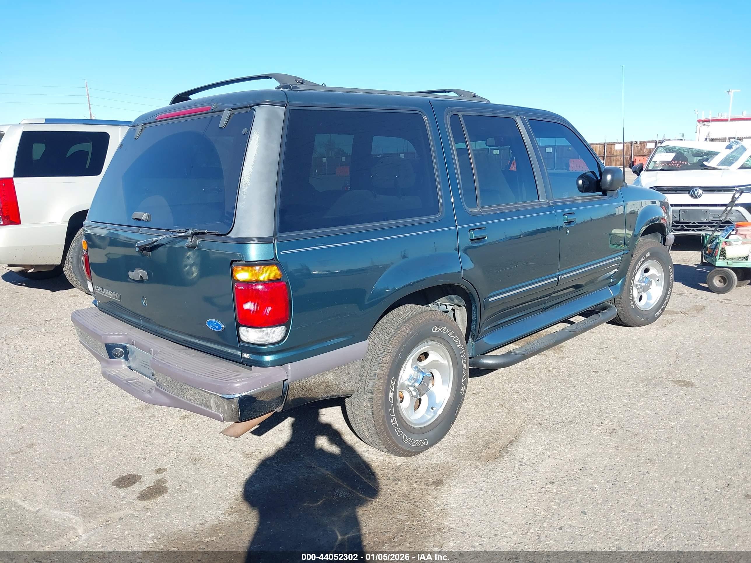 FORD EXPLORER image 4