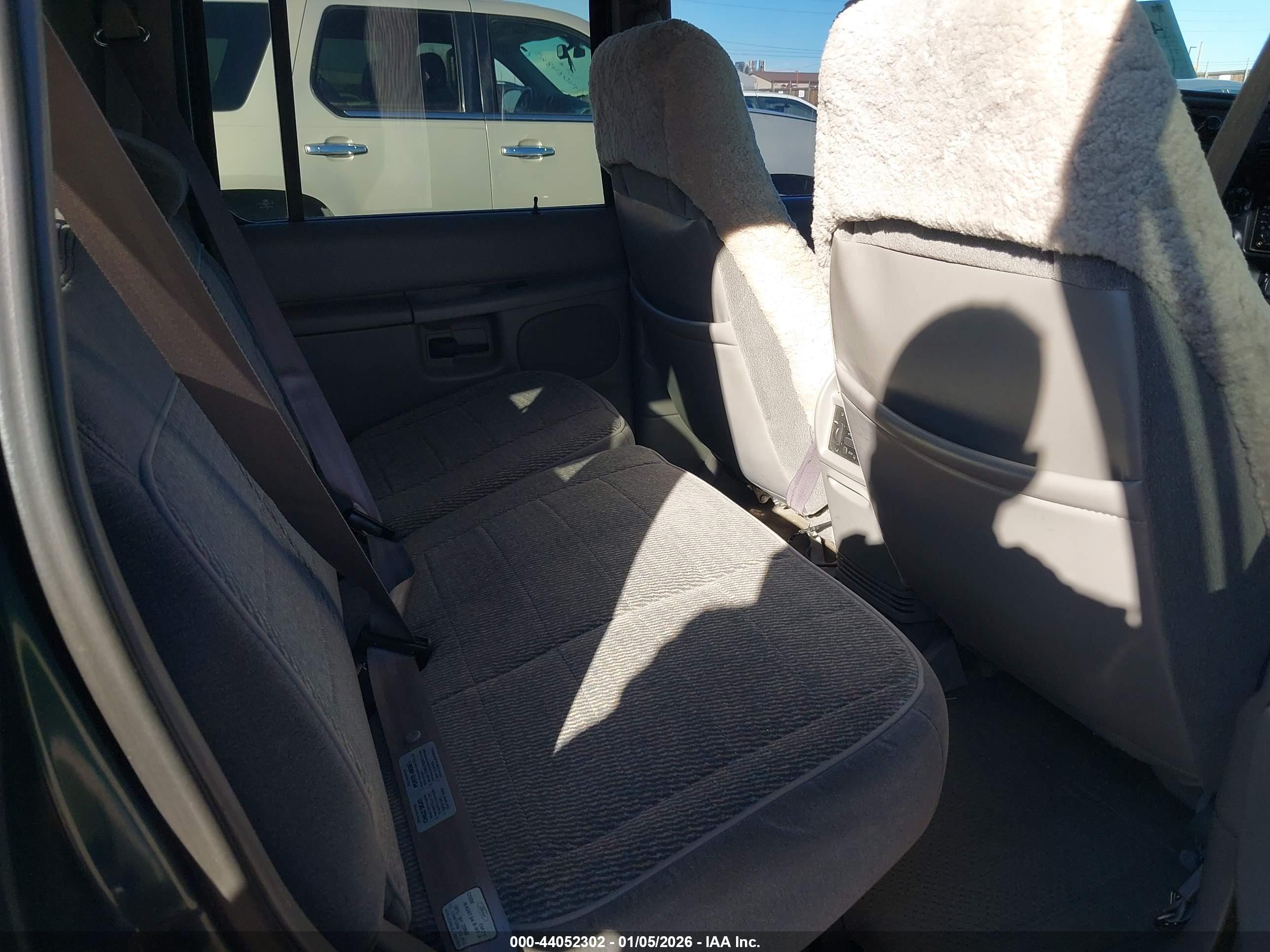 FORD EXPLORER image 8