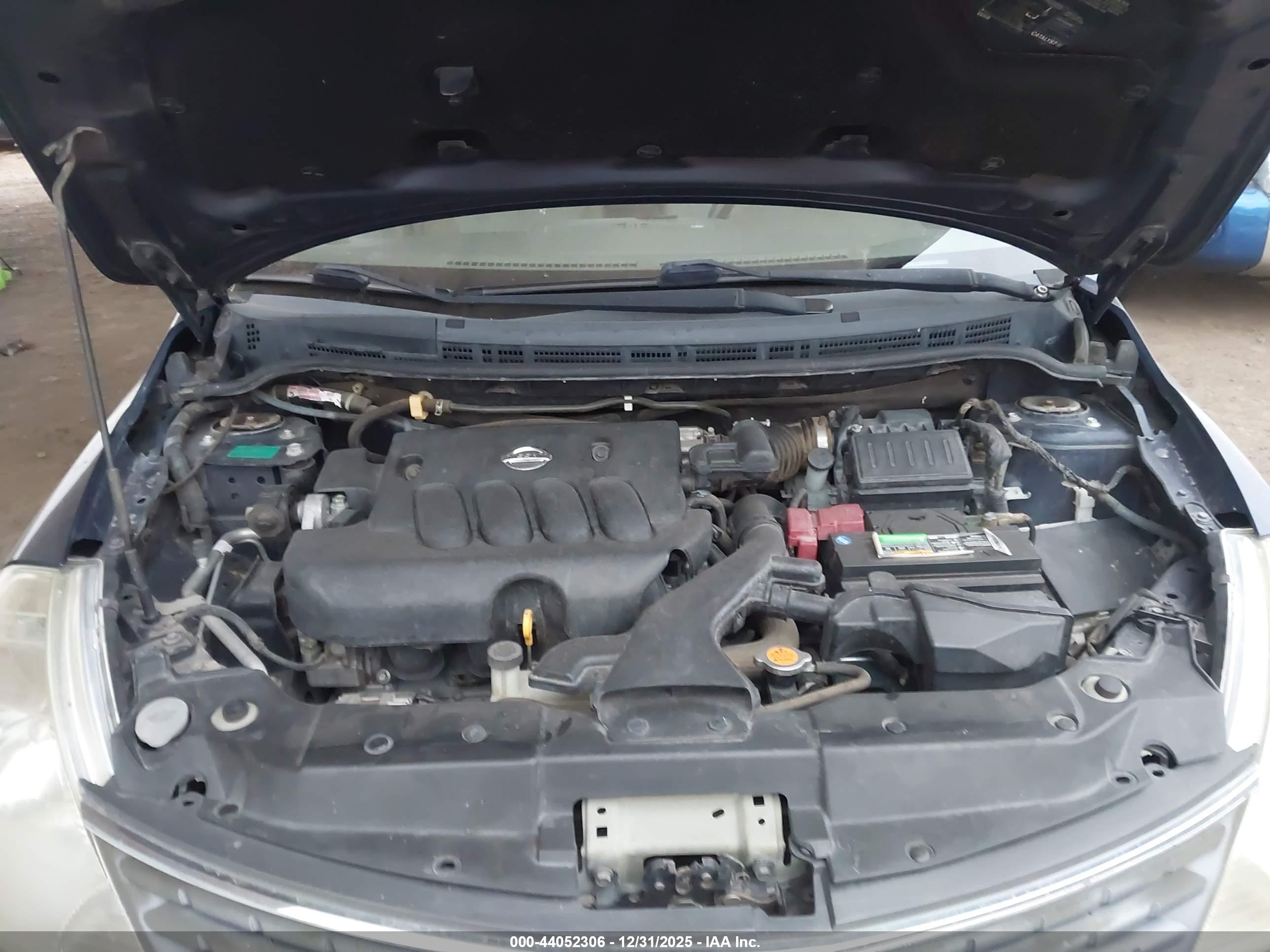 NISSAN VERSA image 10