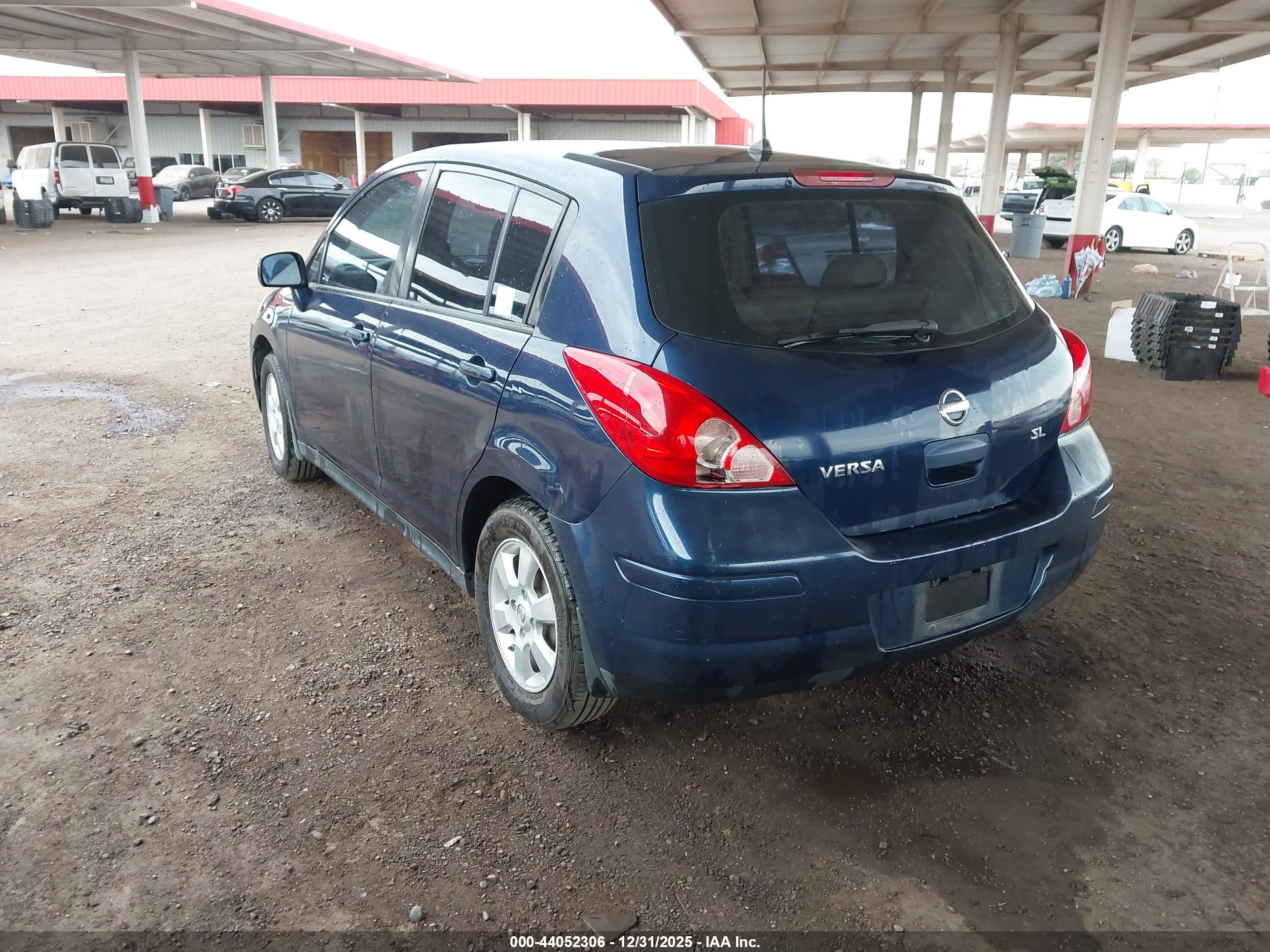 NISSAN VERSA image 3