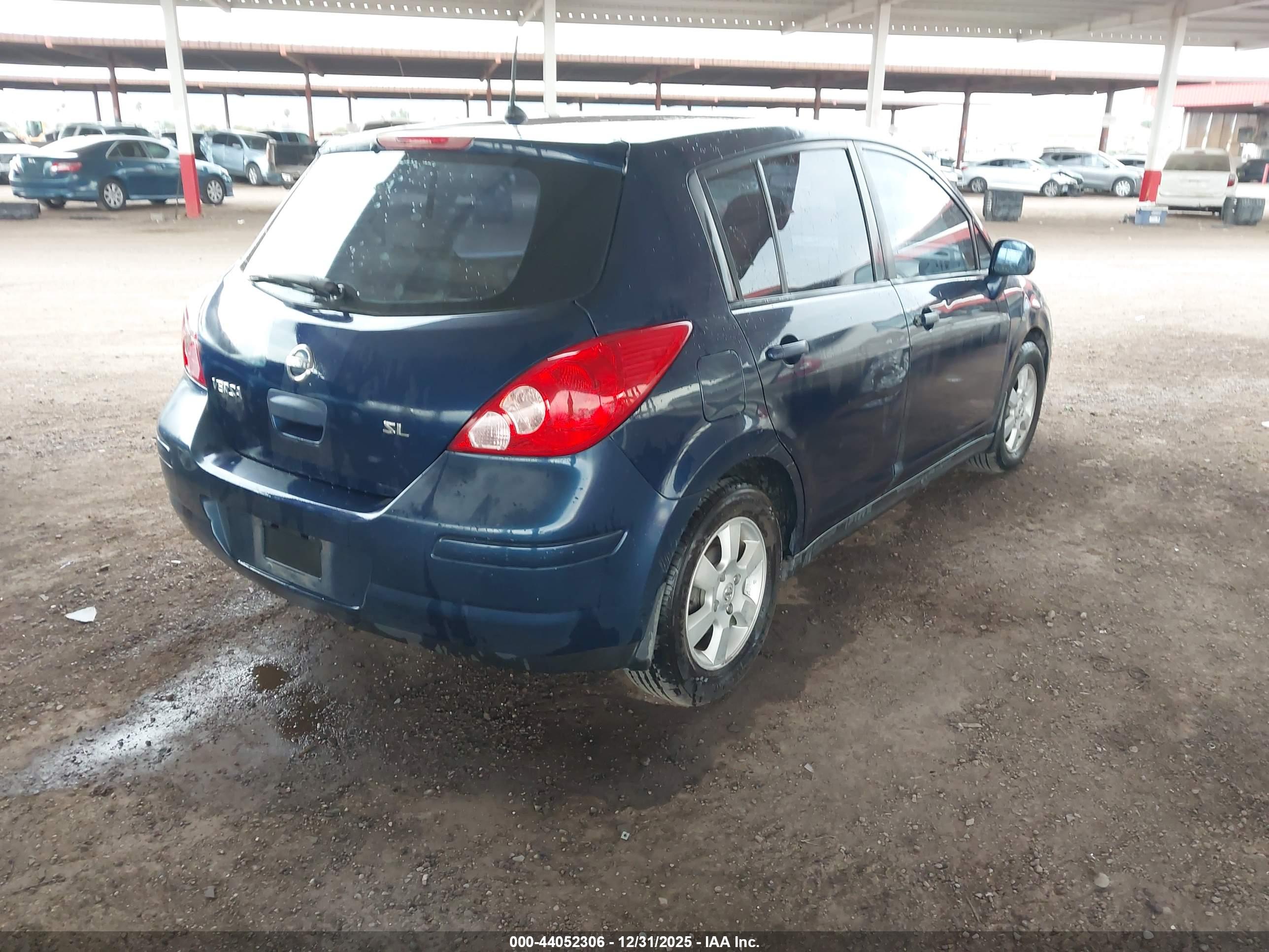 NISSAN VERSA image 4