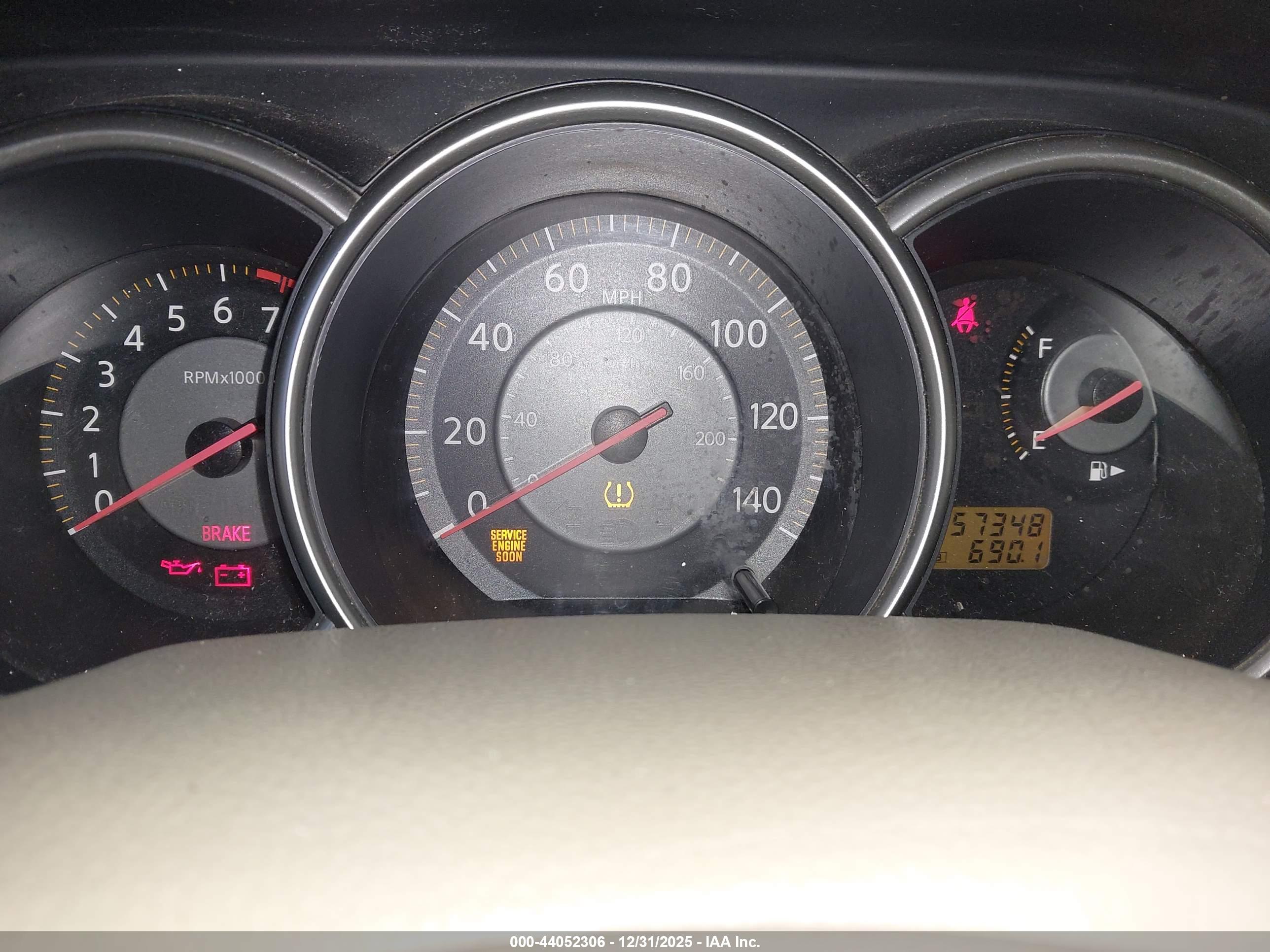NISSAN VERSA image 7
