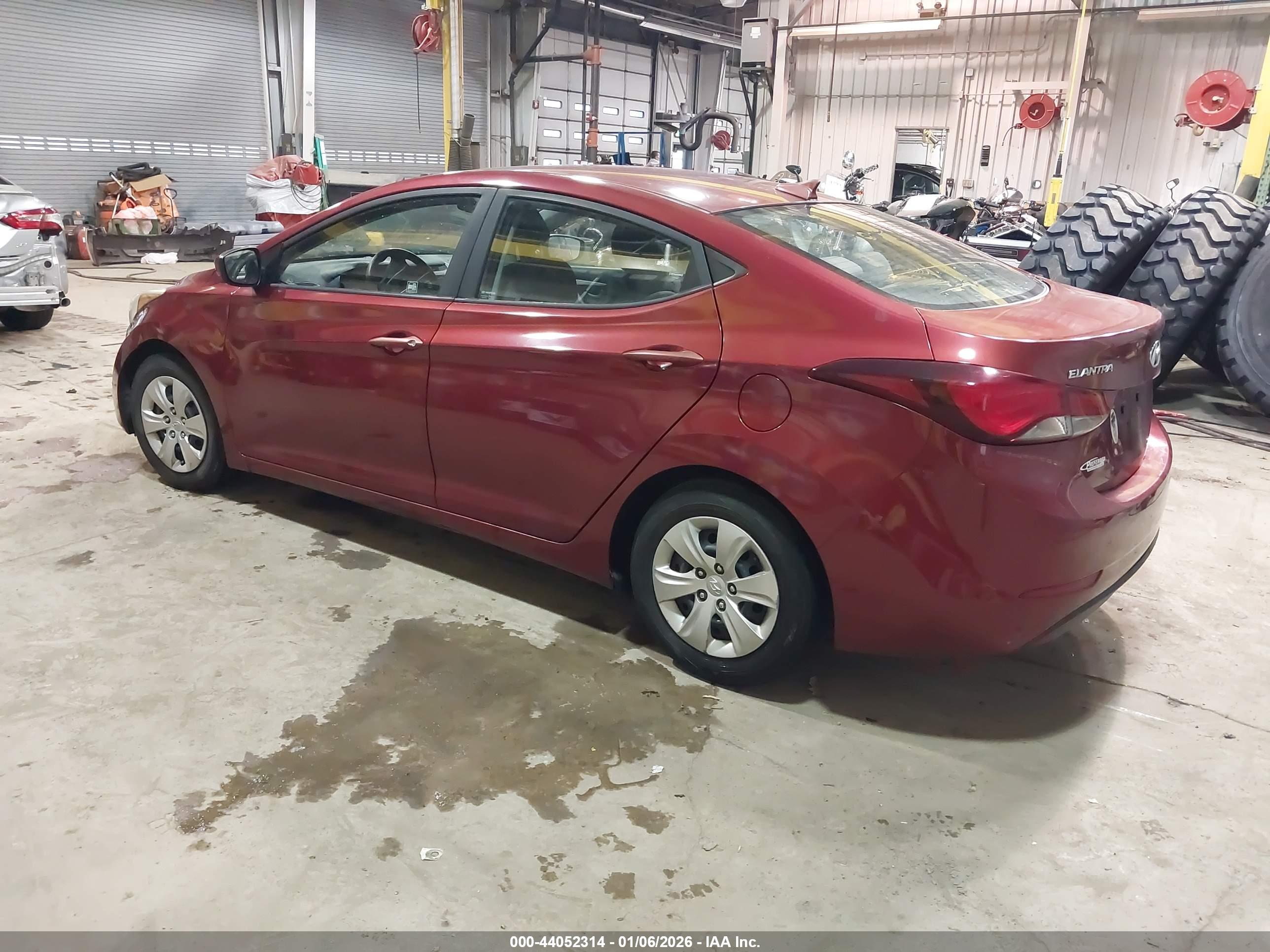 HYUNDAI ELANTRA image 3