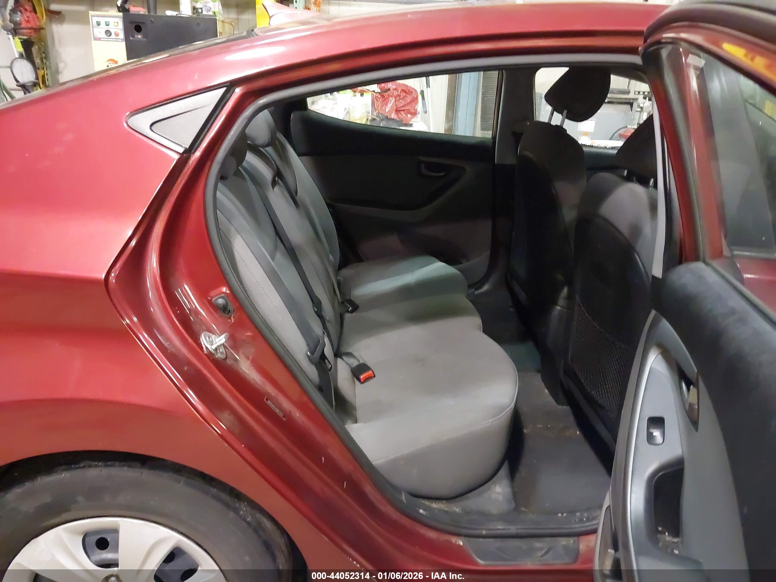 HYUNDAI ELANTRA image 8