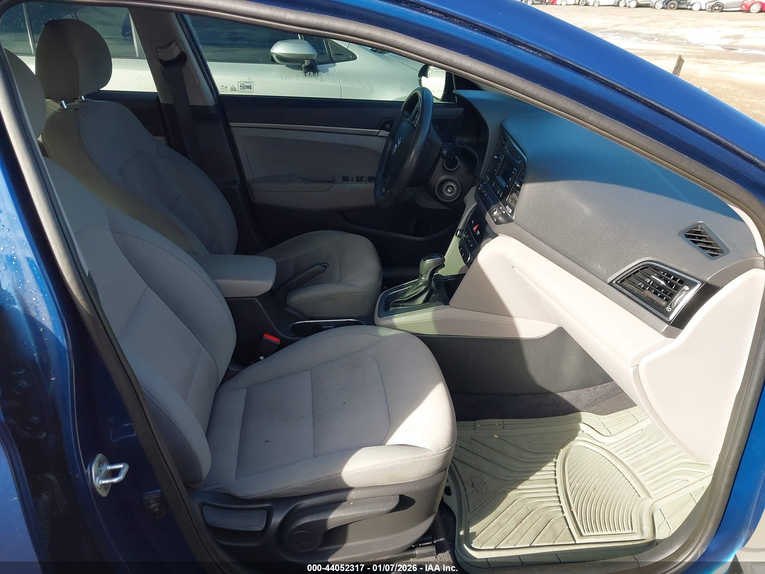 HYUNDAI ELANTRA image 5