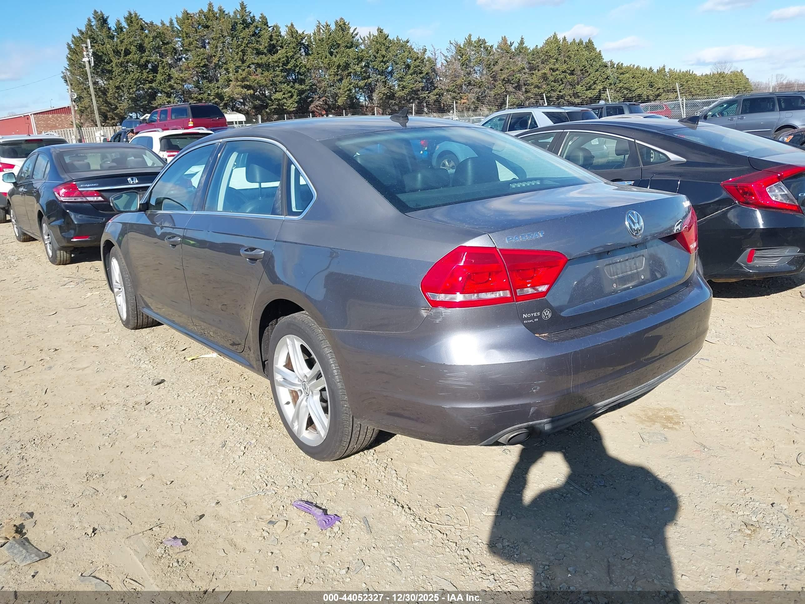 VOLKSWAGEN PASSAT image 3