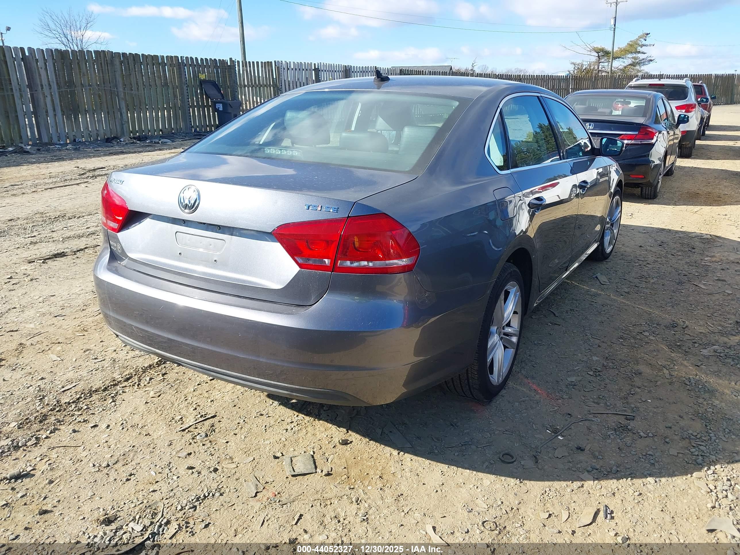VOLKSWAGEN PASSAT image 4