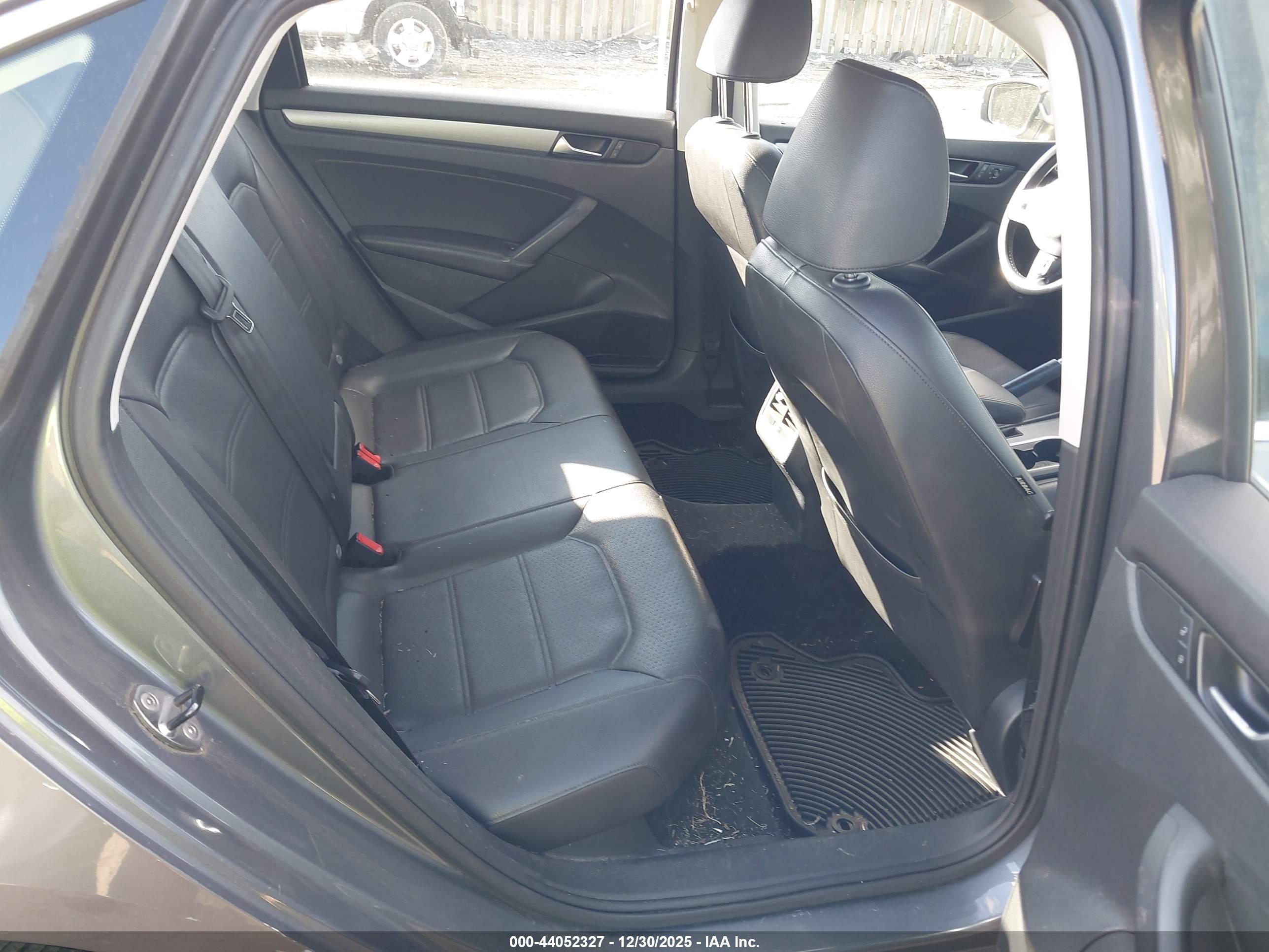 VOLKSWAGEN PASSAT image 8