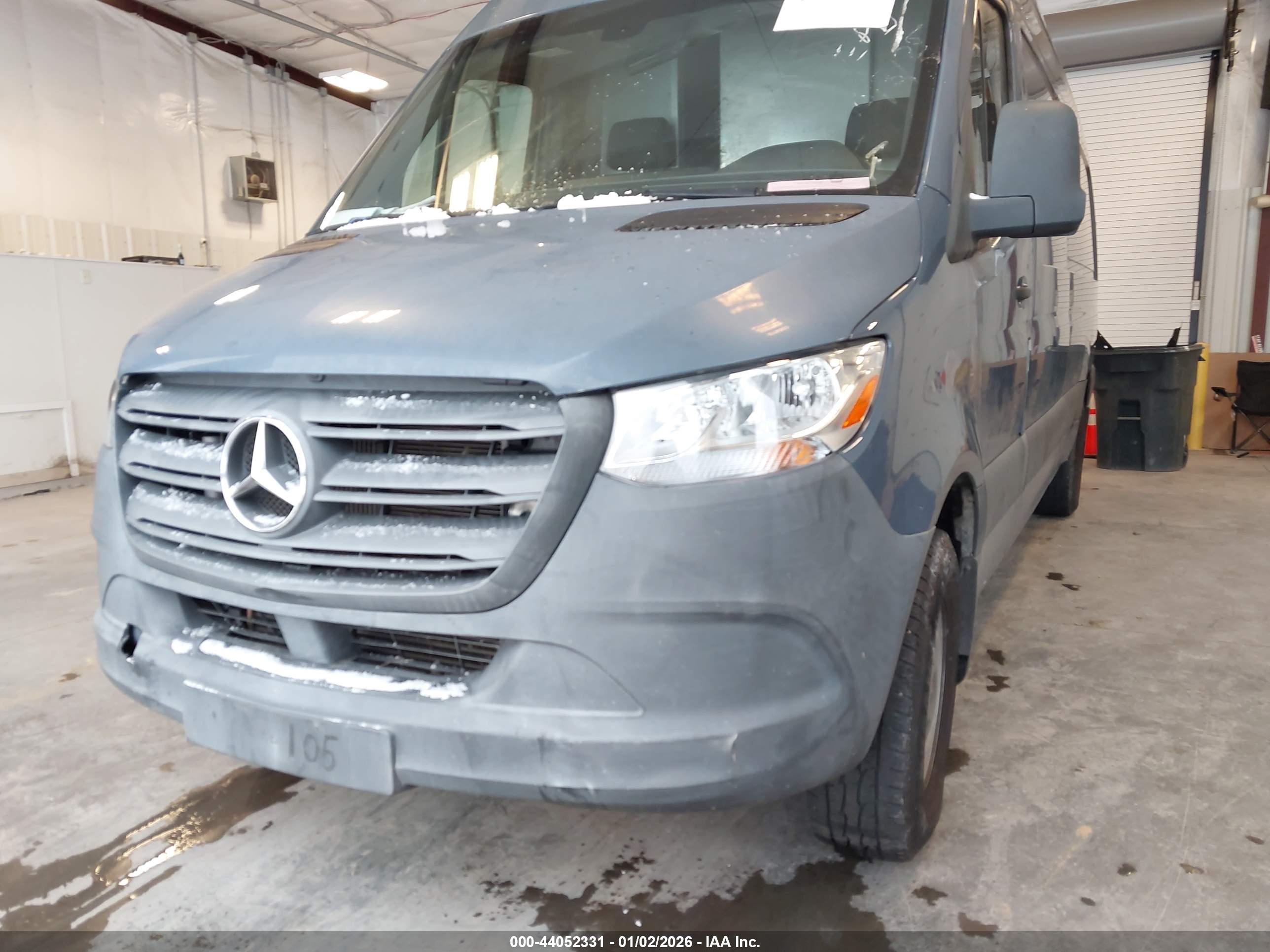 MERCEDES-BENZ SPRINTER image 2