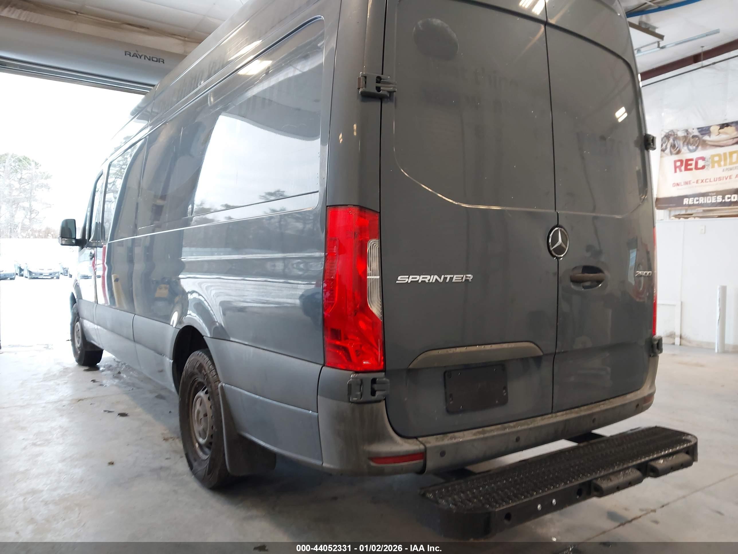 MERCEDES-BENZ SPRINTER image 3