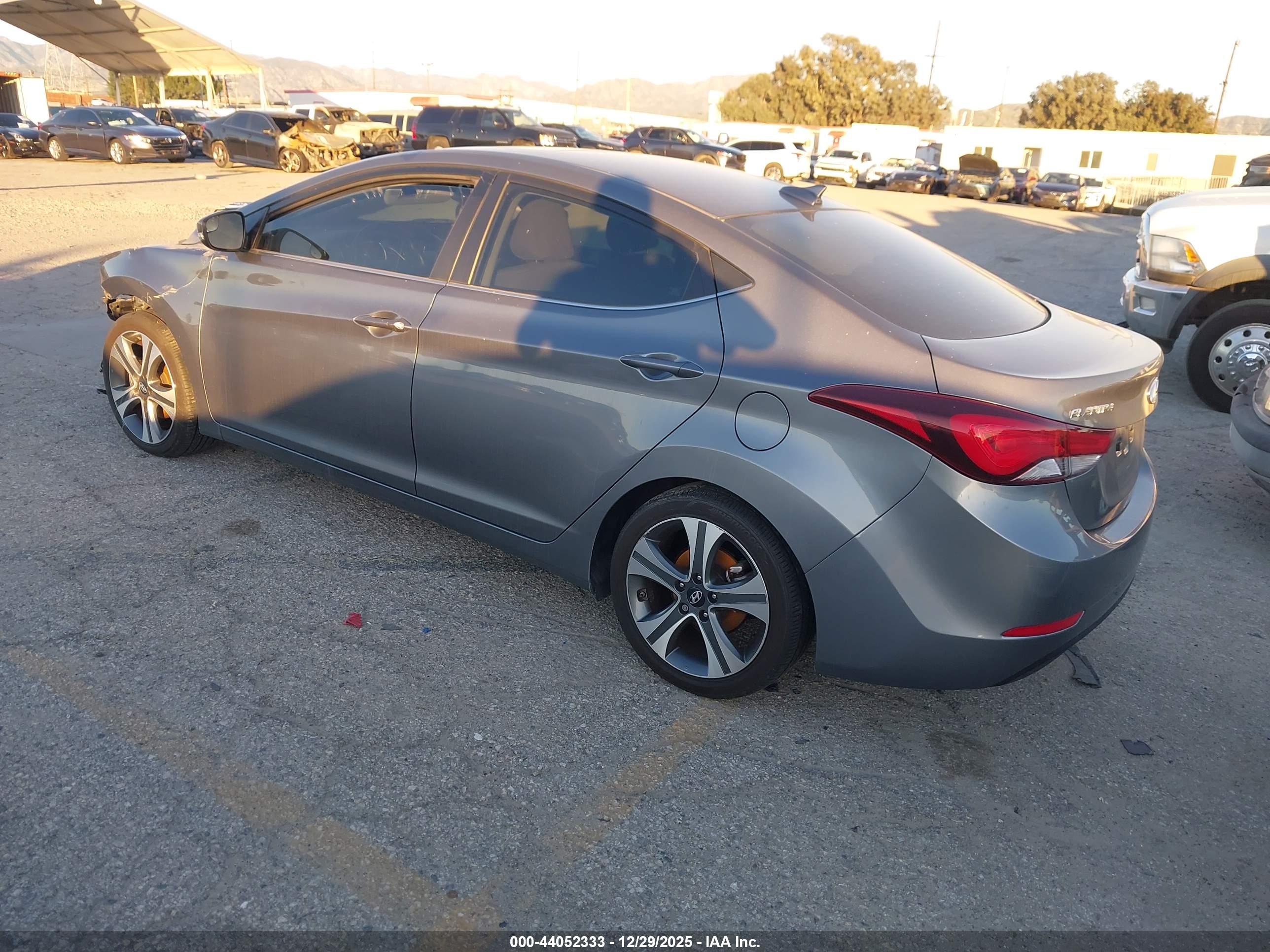 HYUNDAI ELANTRA image 3