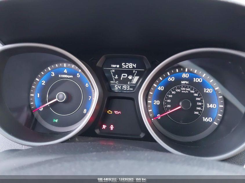 HYUNDAI ELANTRA image 7