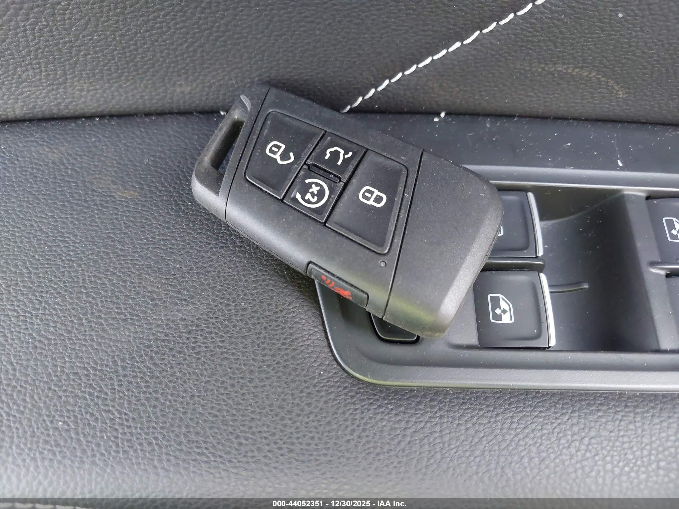 VOLKSWAGEN TIGUAN image 11