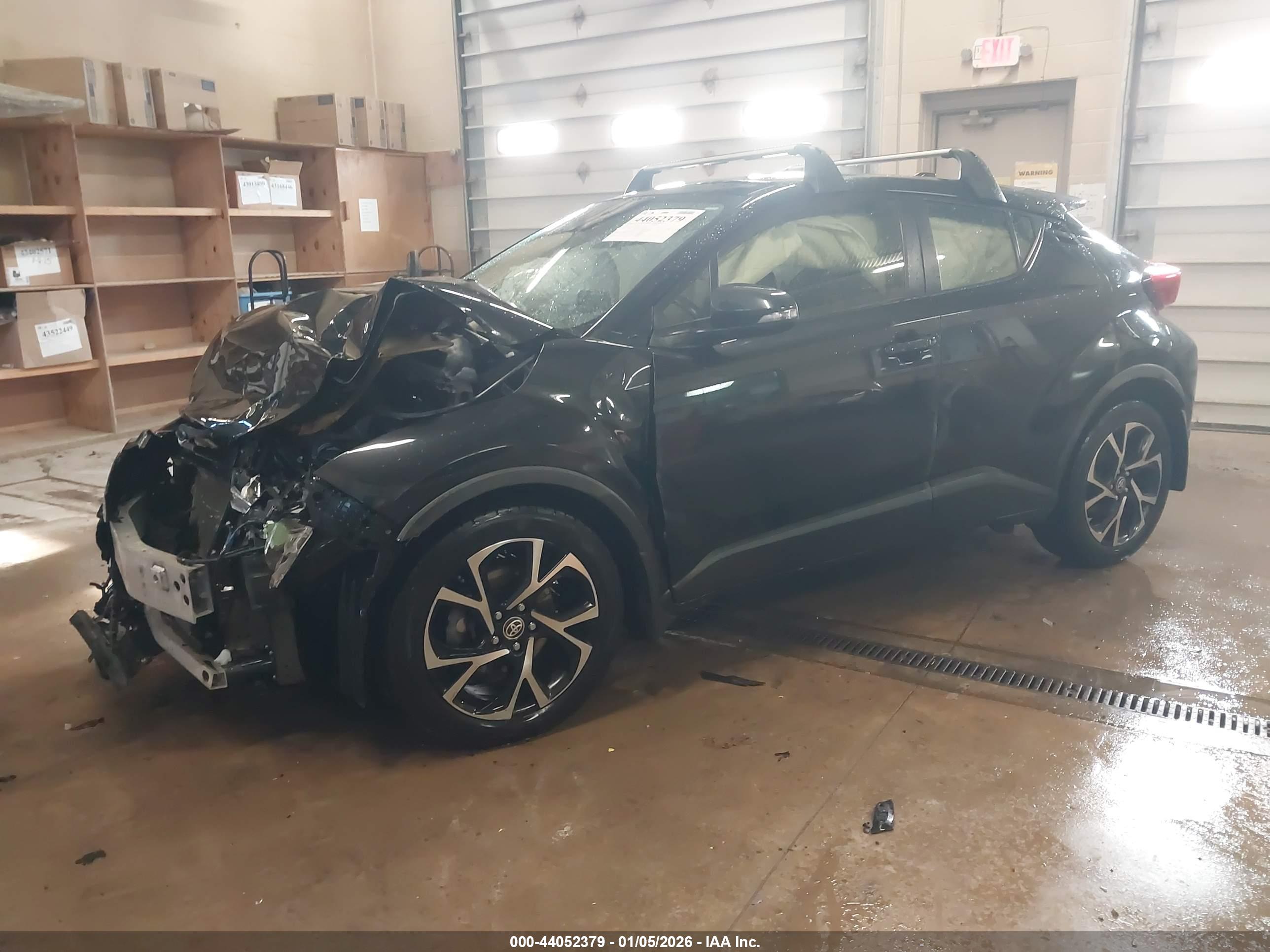 TOYOTA C-HR image 2