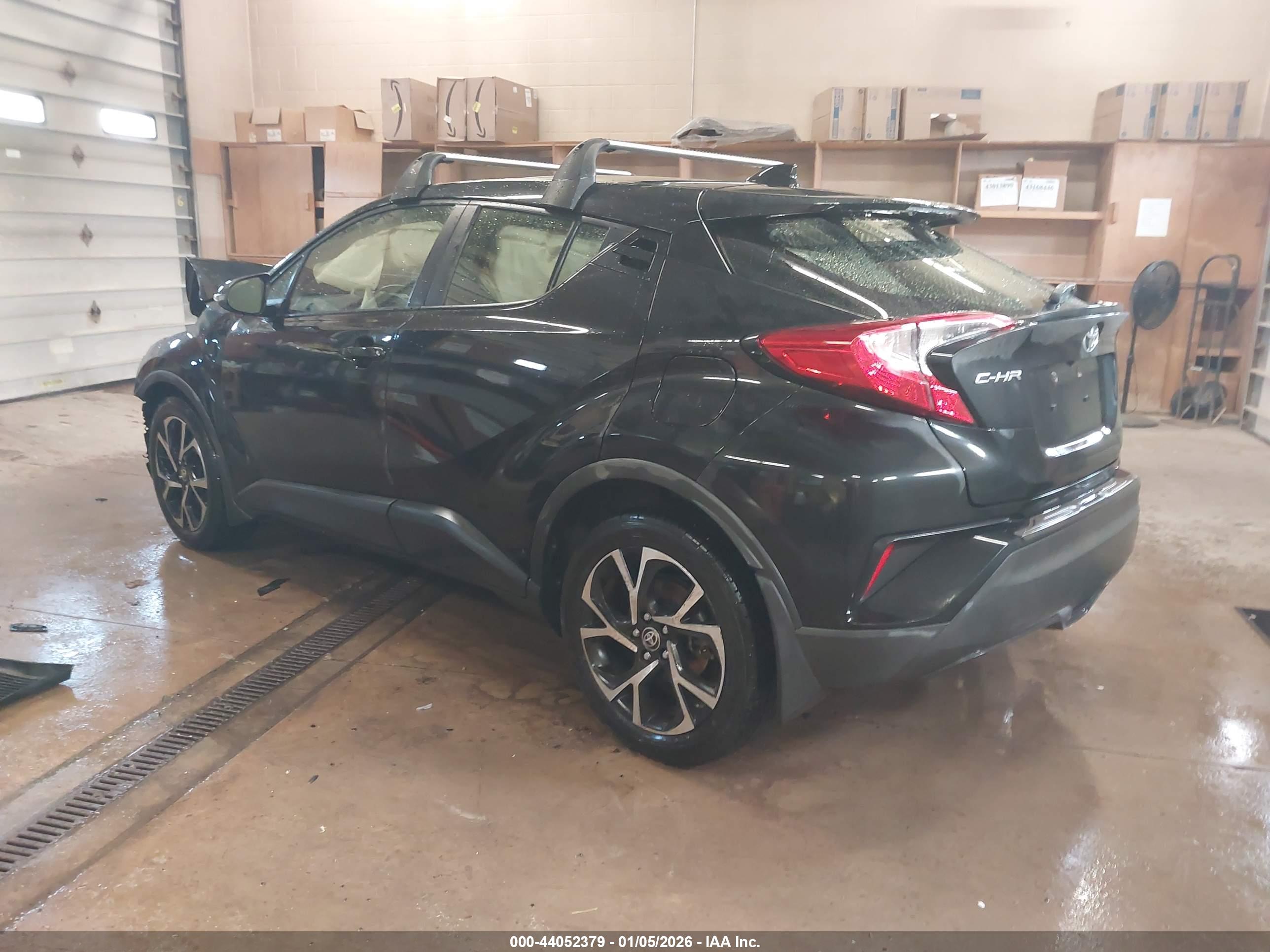 TOYOTA C-HR image 3