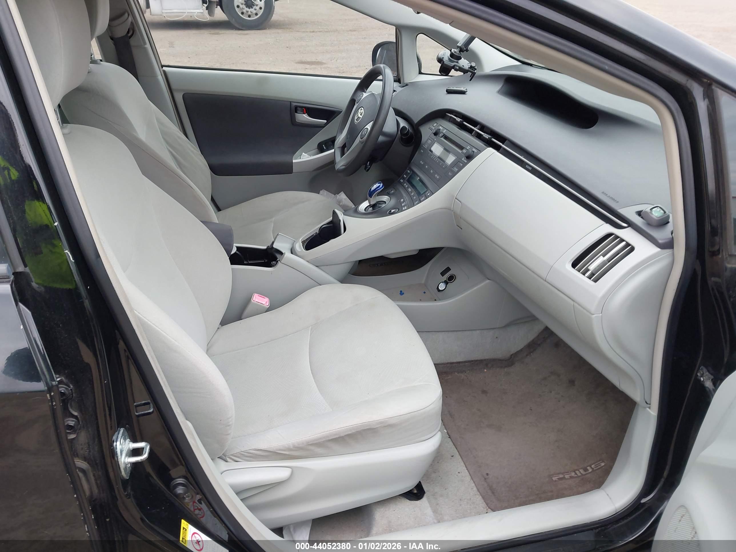 TOYOTA PRIUS image 5