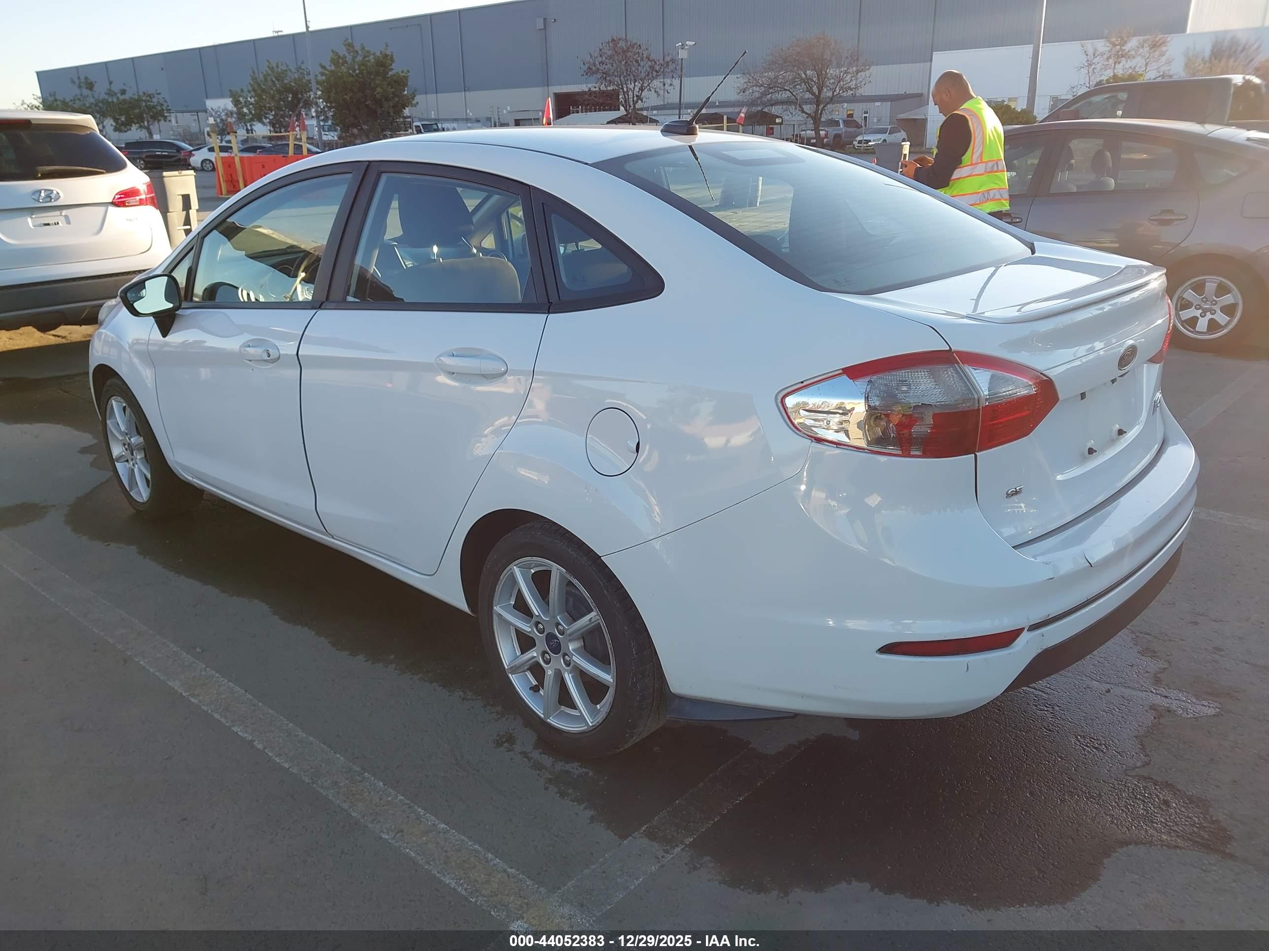 FORD FIESTA image 3