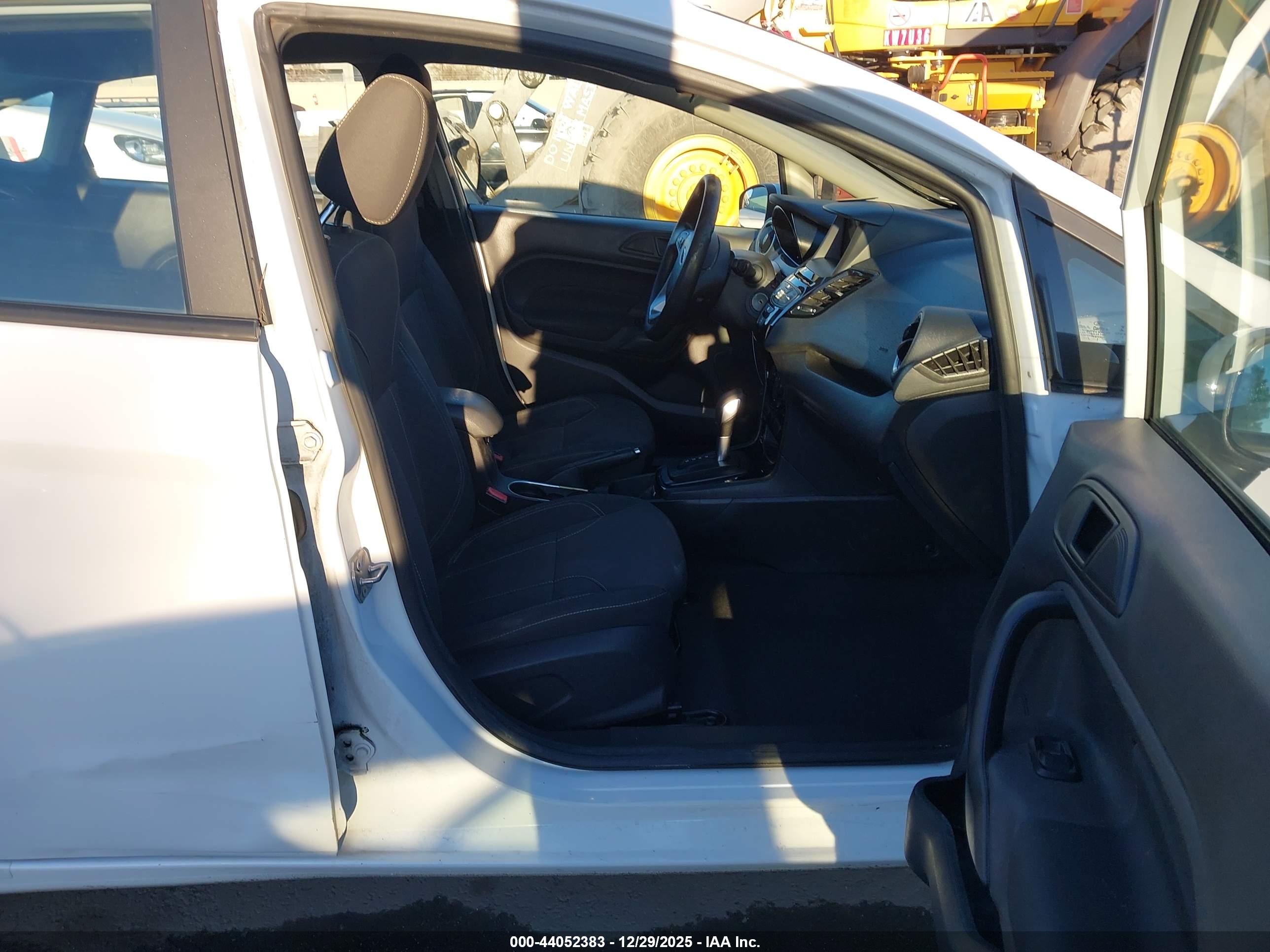 FORD FIESTA image 5