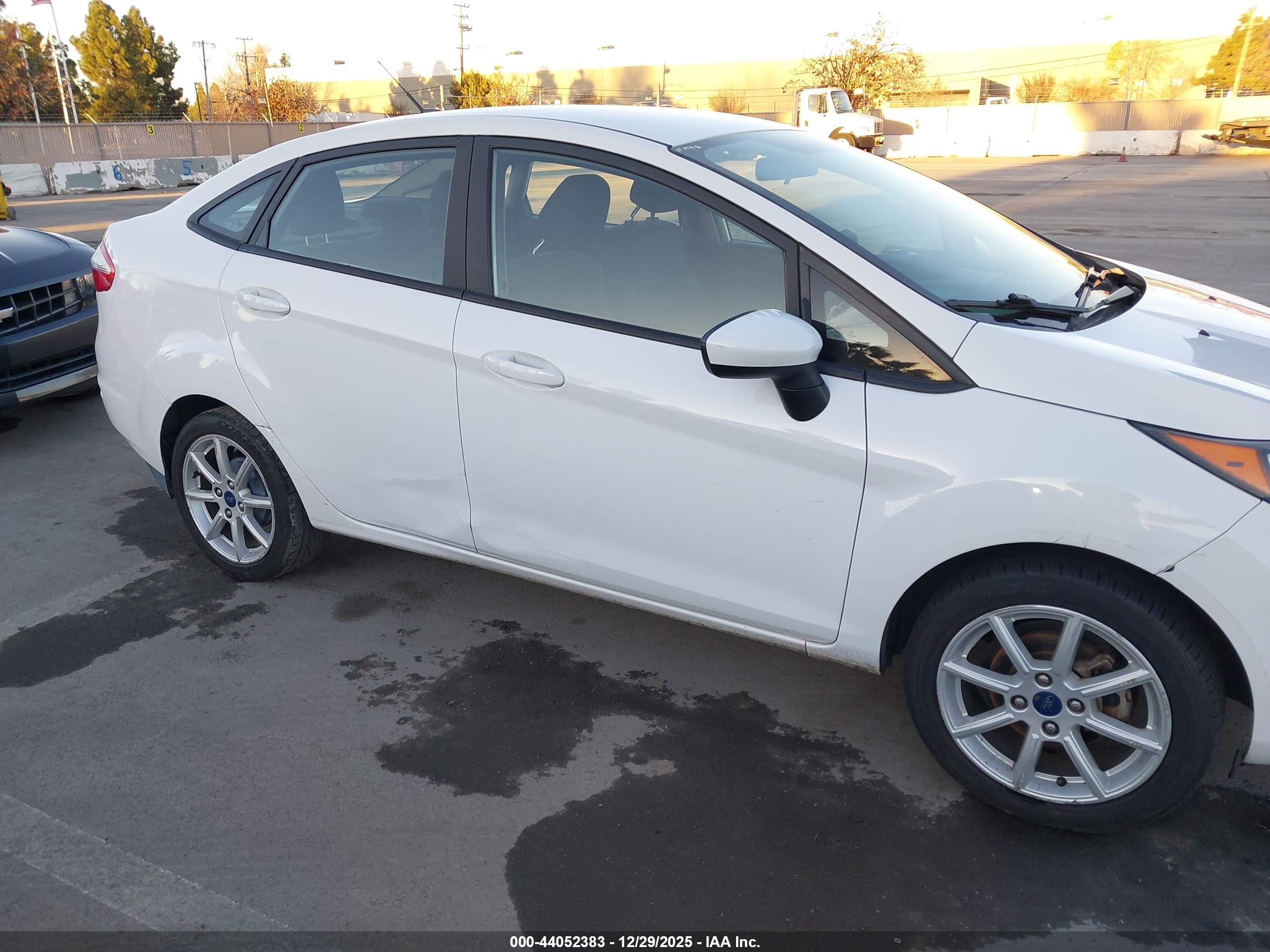 FORD FIESTA image 6