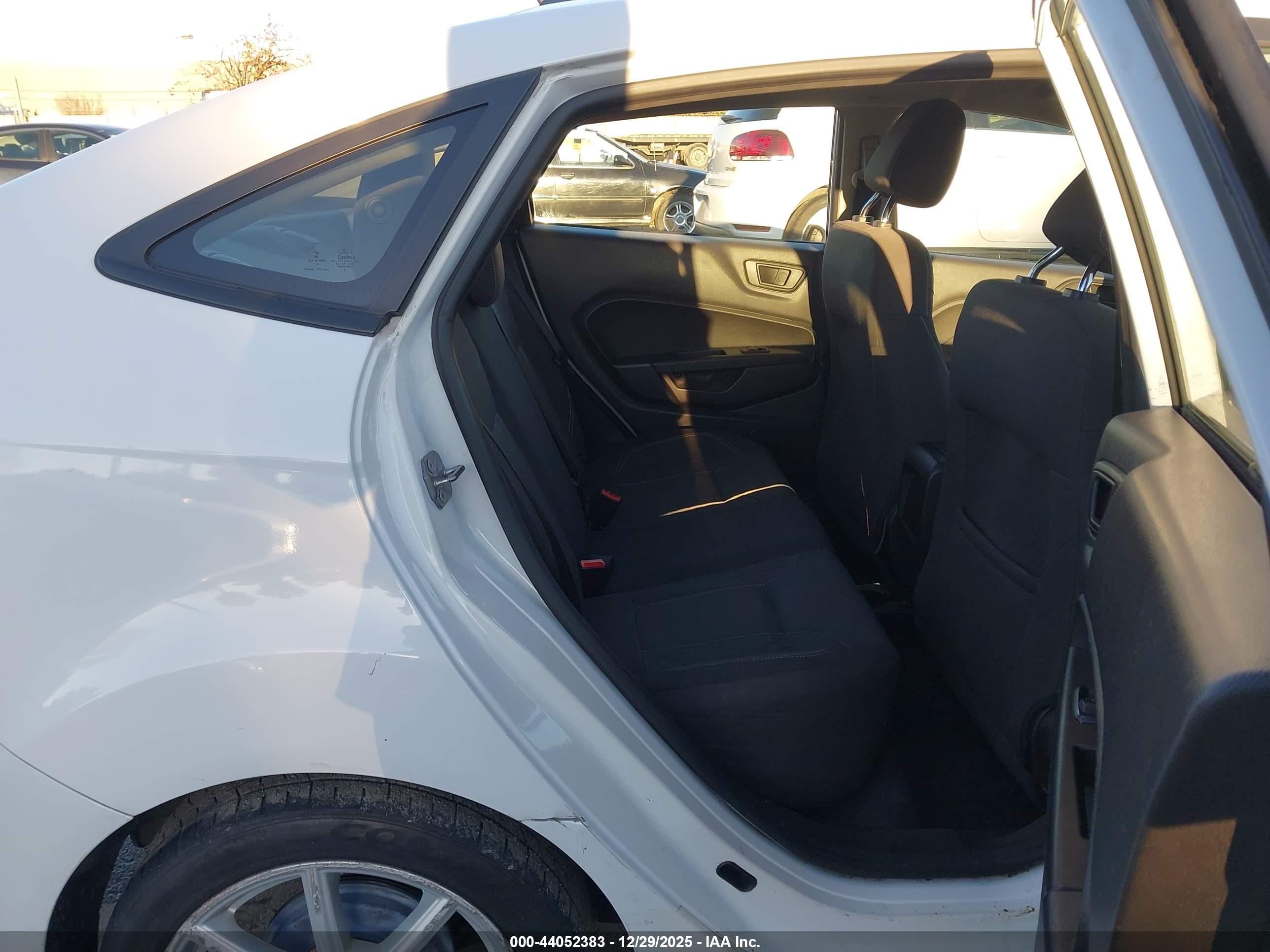 FORD FIESTA image 8