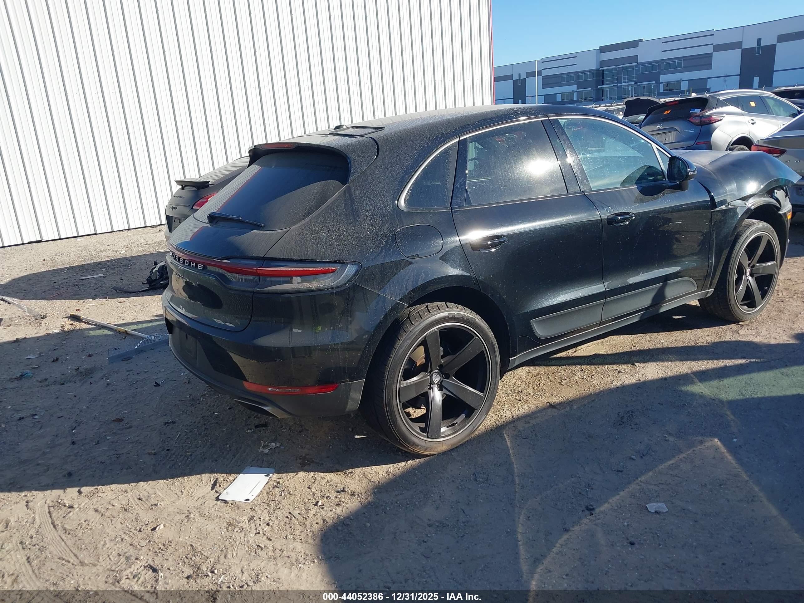PORSCHE MACAN image 4