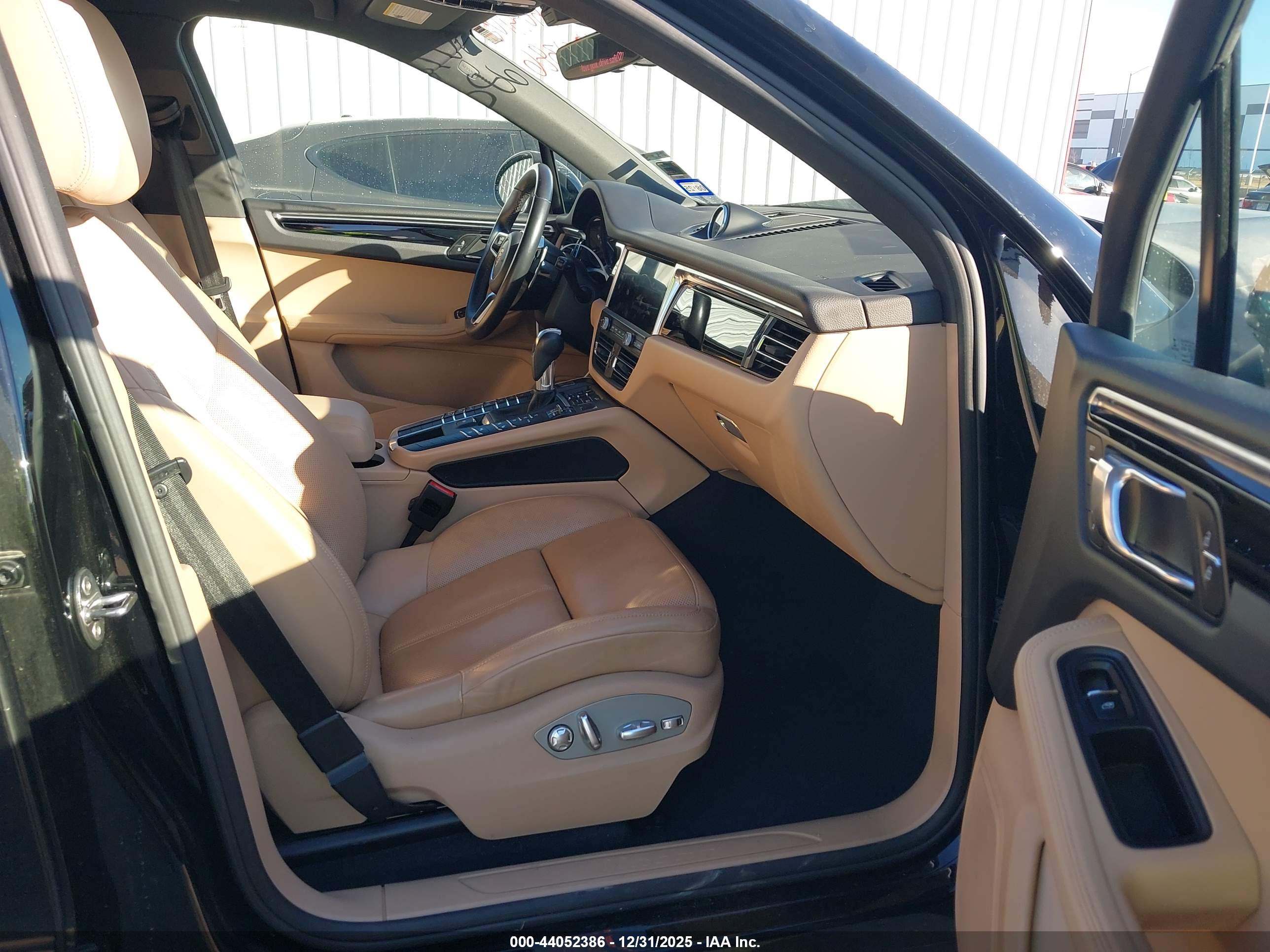 PORSCHE MACAN image 5
