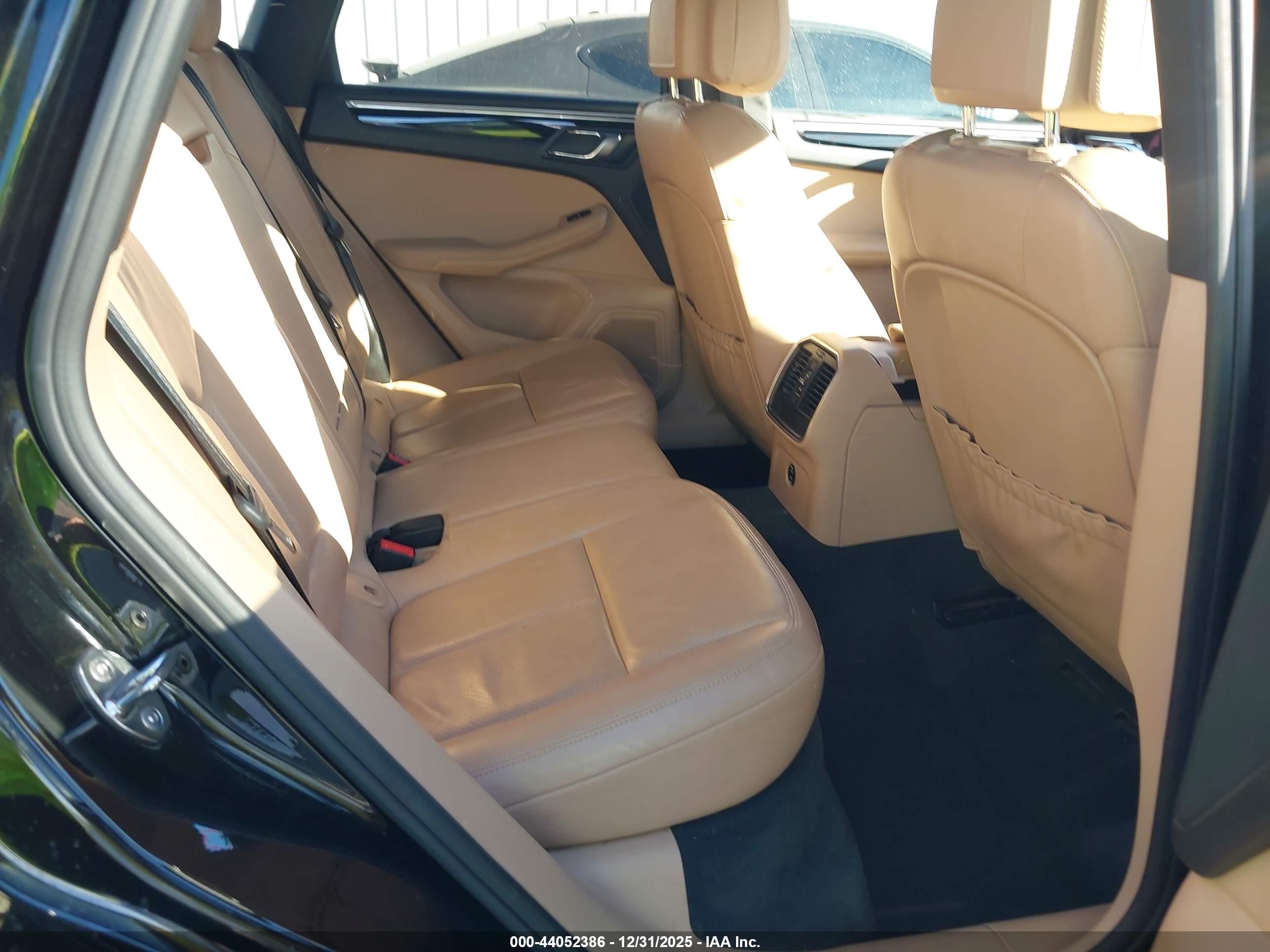 PORSCHE MACAN image 8
