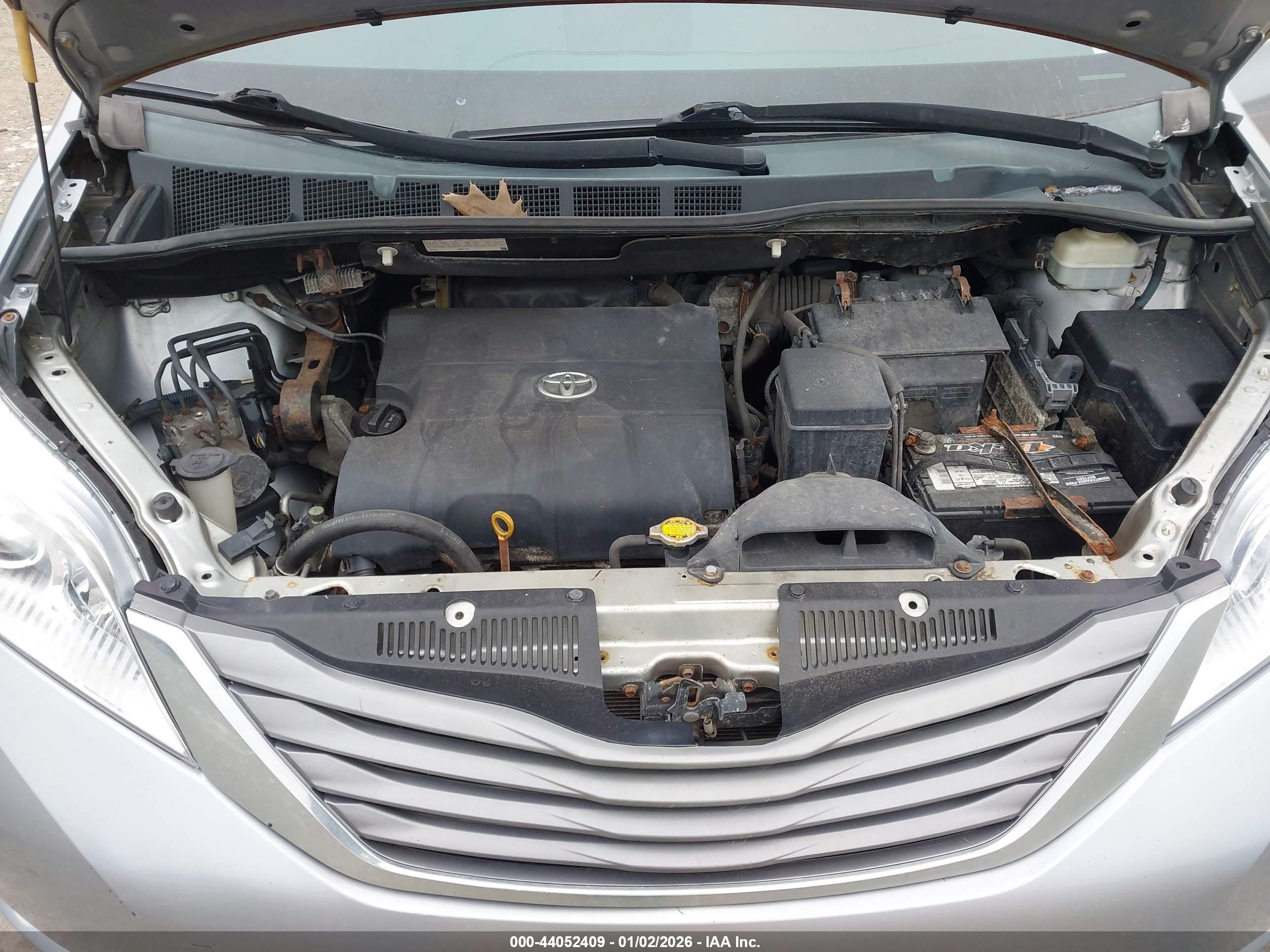 TOYOTA SIENNA image 10