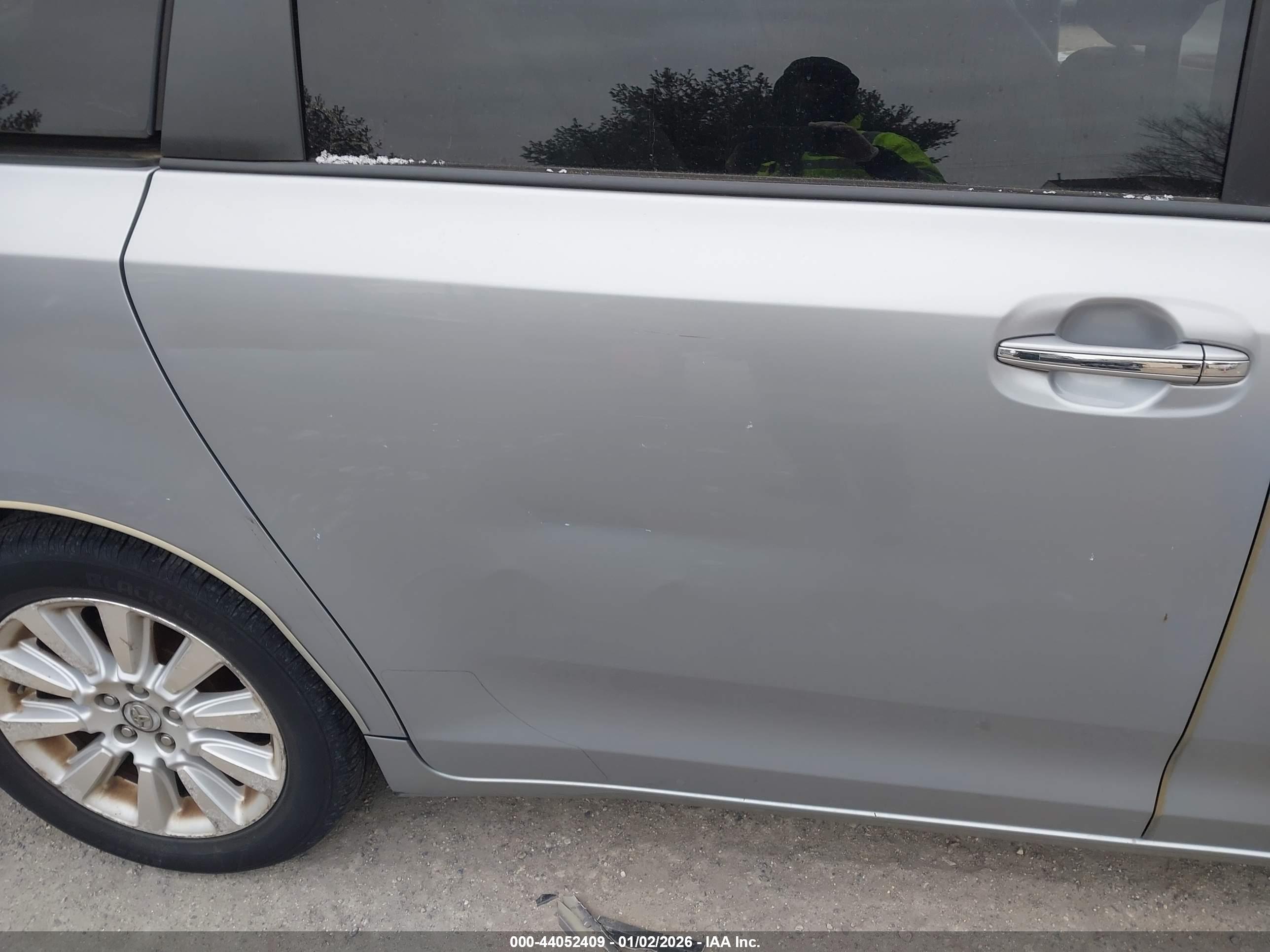 TOYOTA SIENNA image 6