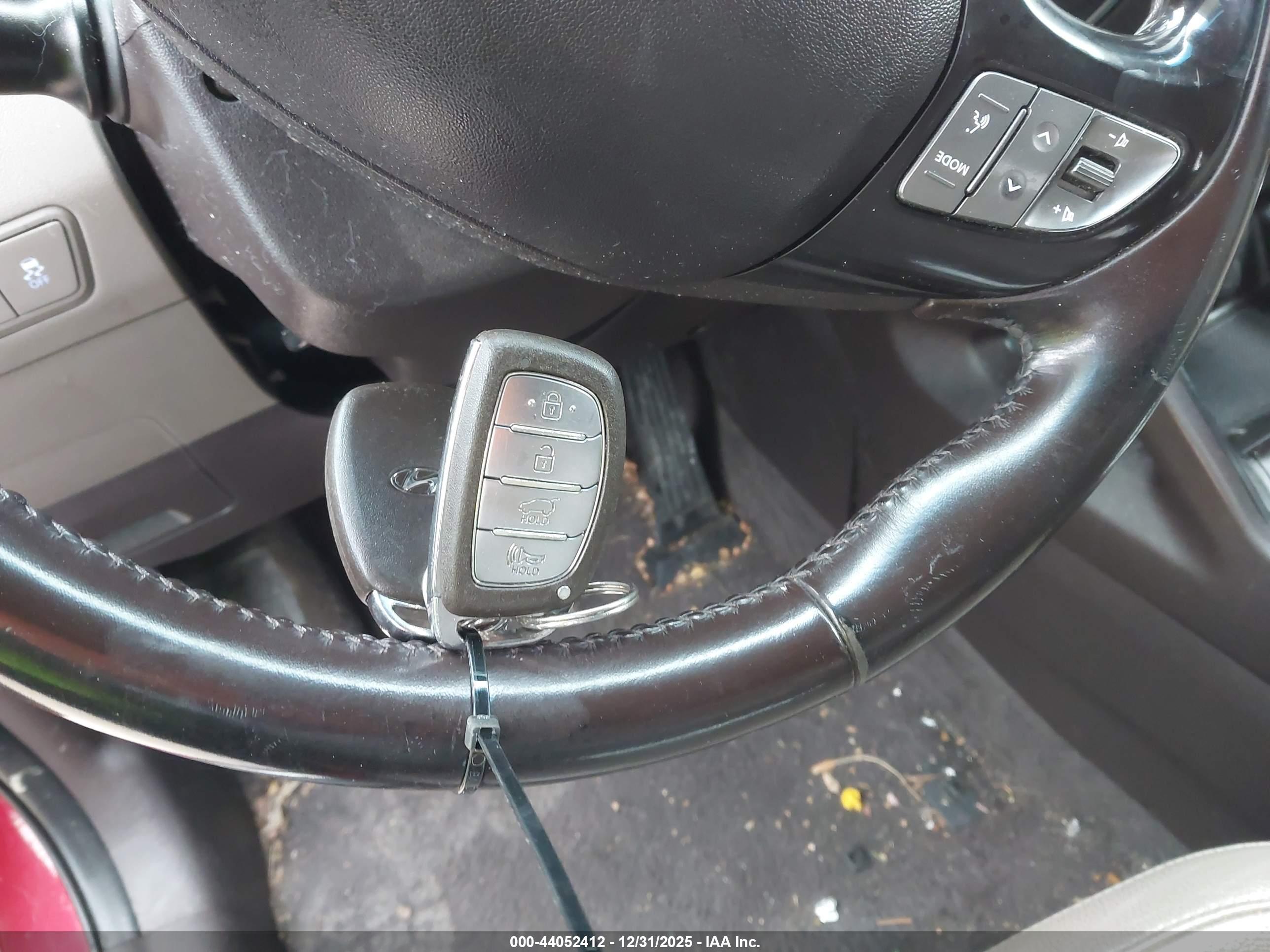 HYUNDAI TUCSON image 11