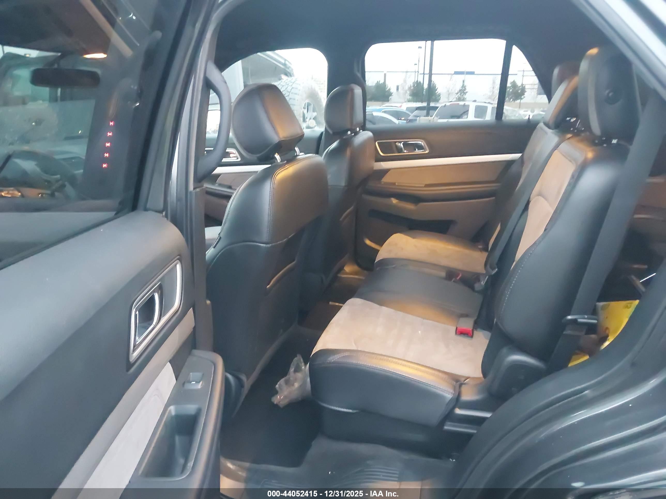 FORD EXPLORER image 8