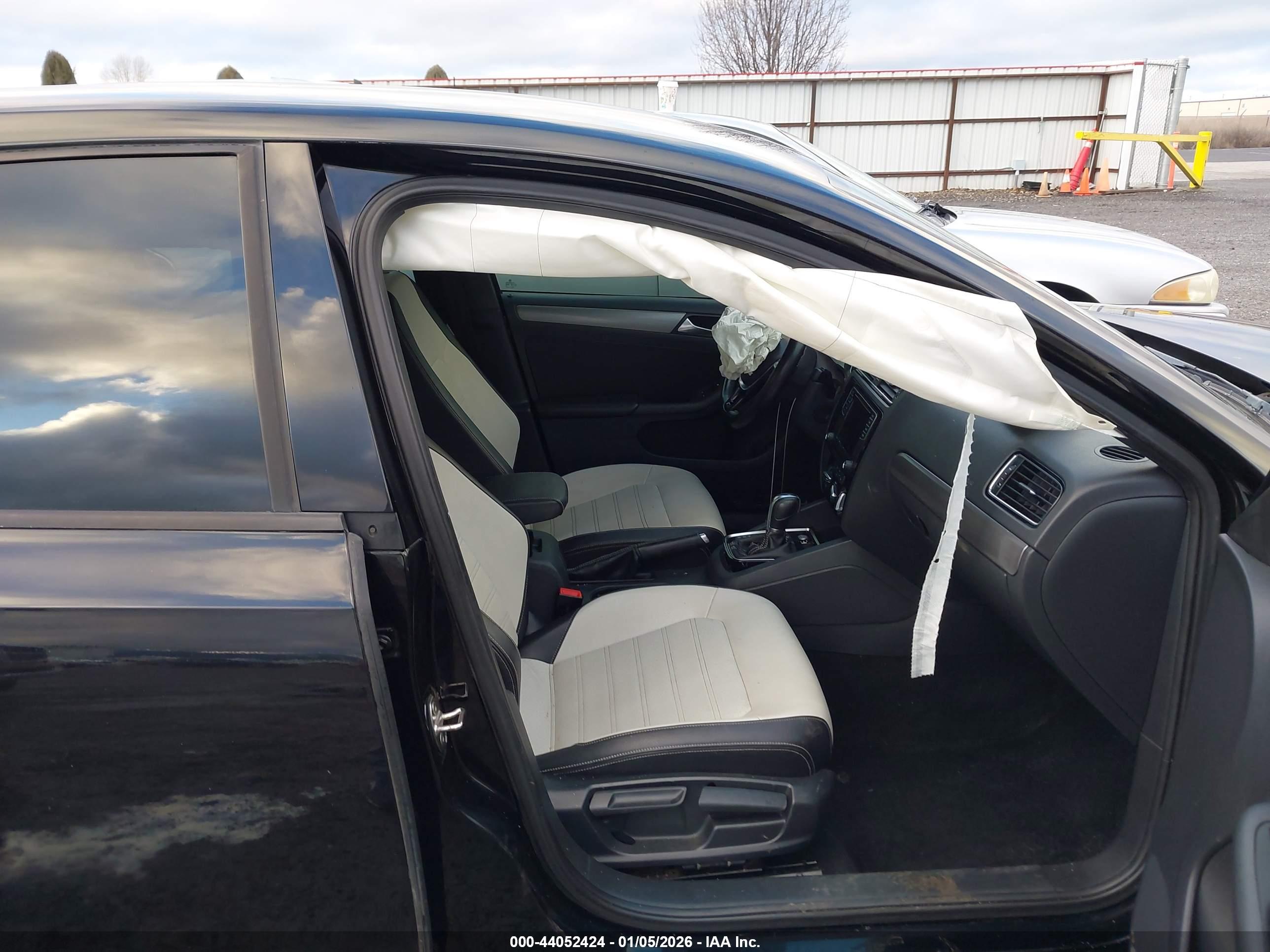 VOLKSWAGEN JETTA image 5