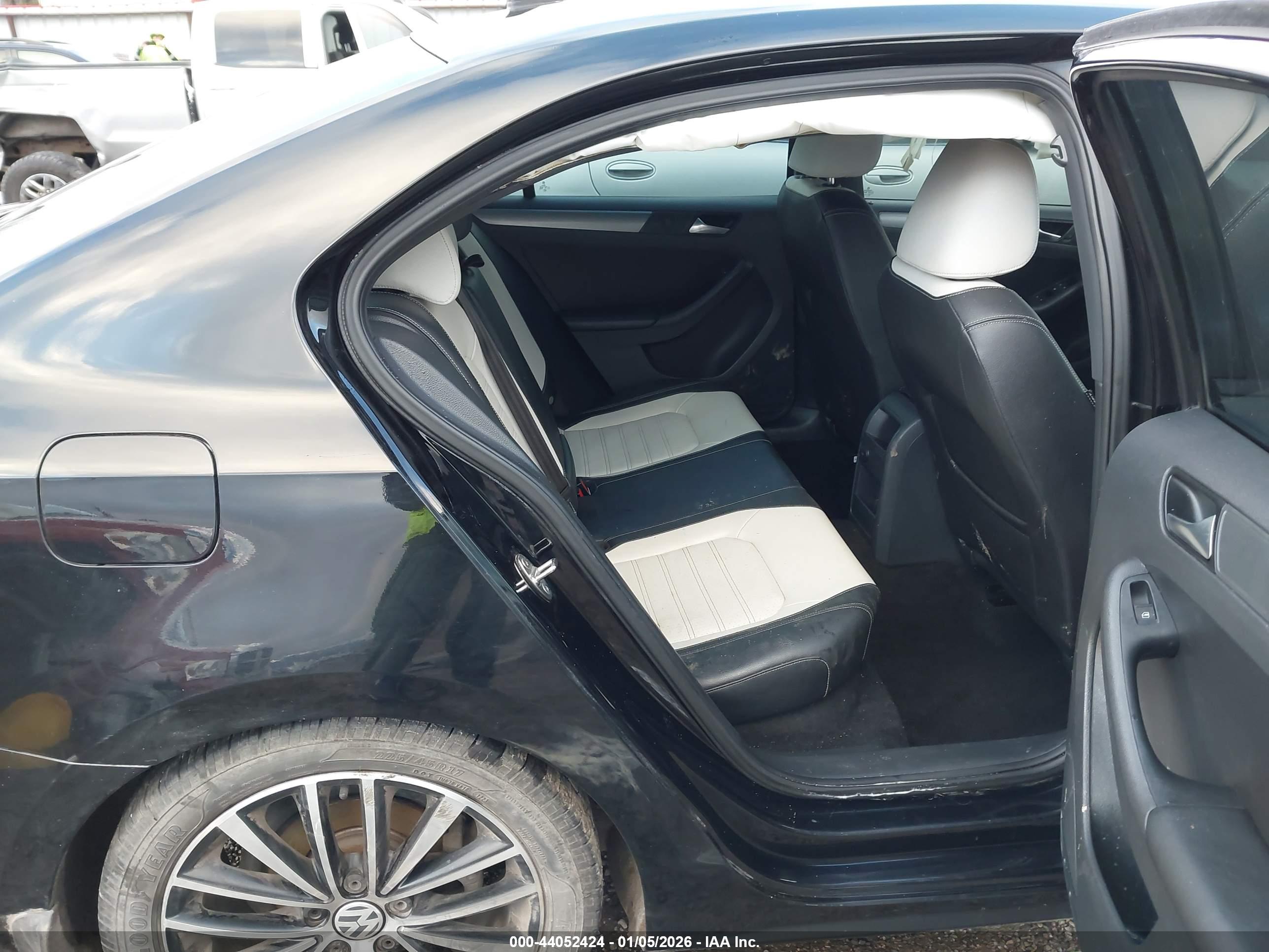 VOLKSWAGEN JETTA image 8