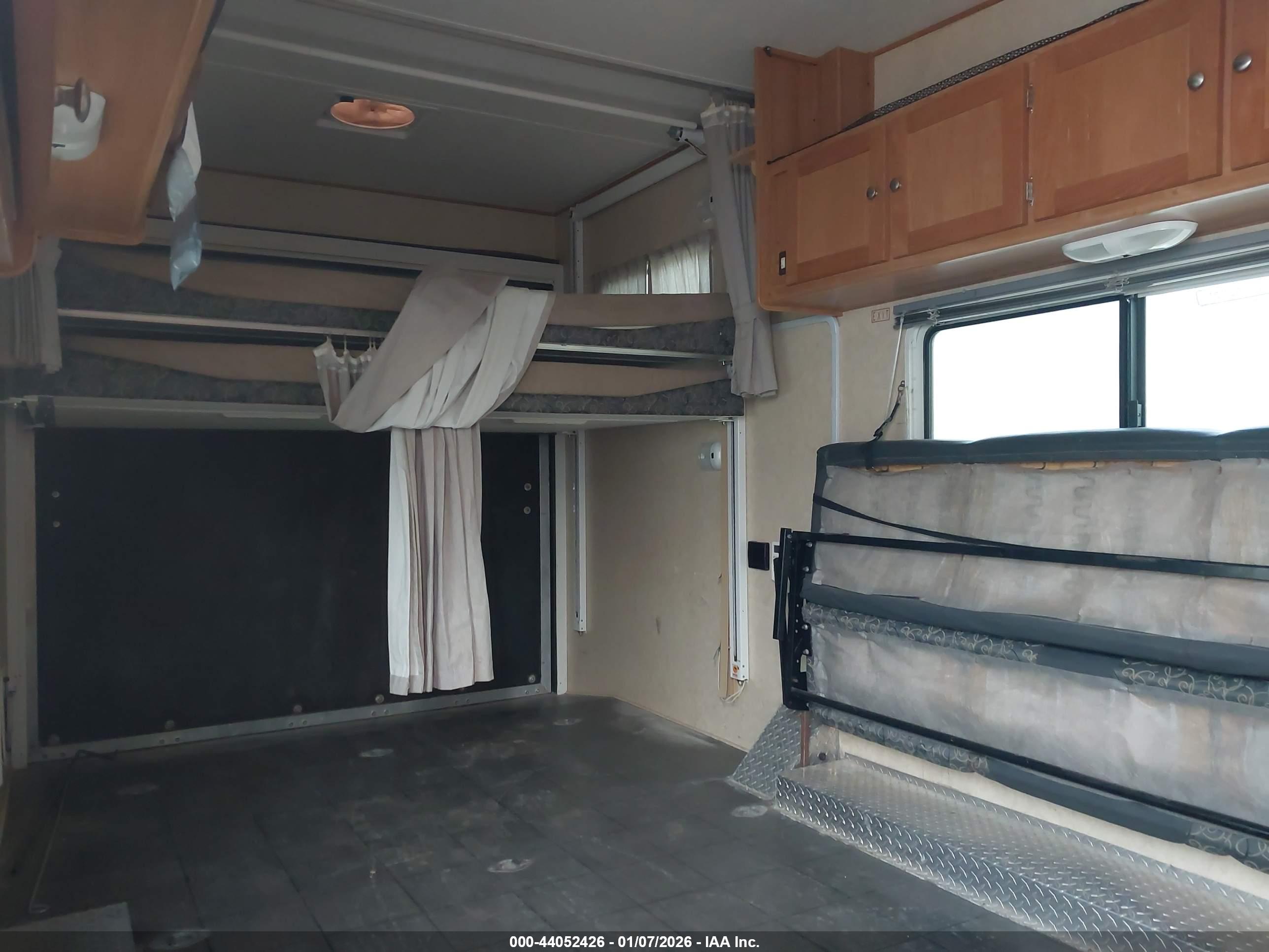 TRAILER R-VISION image 5