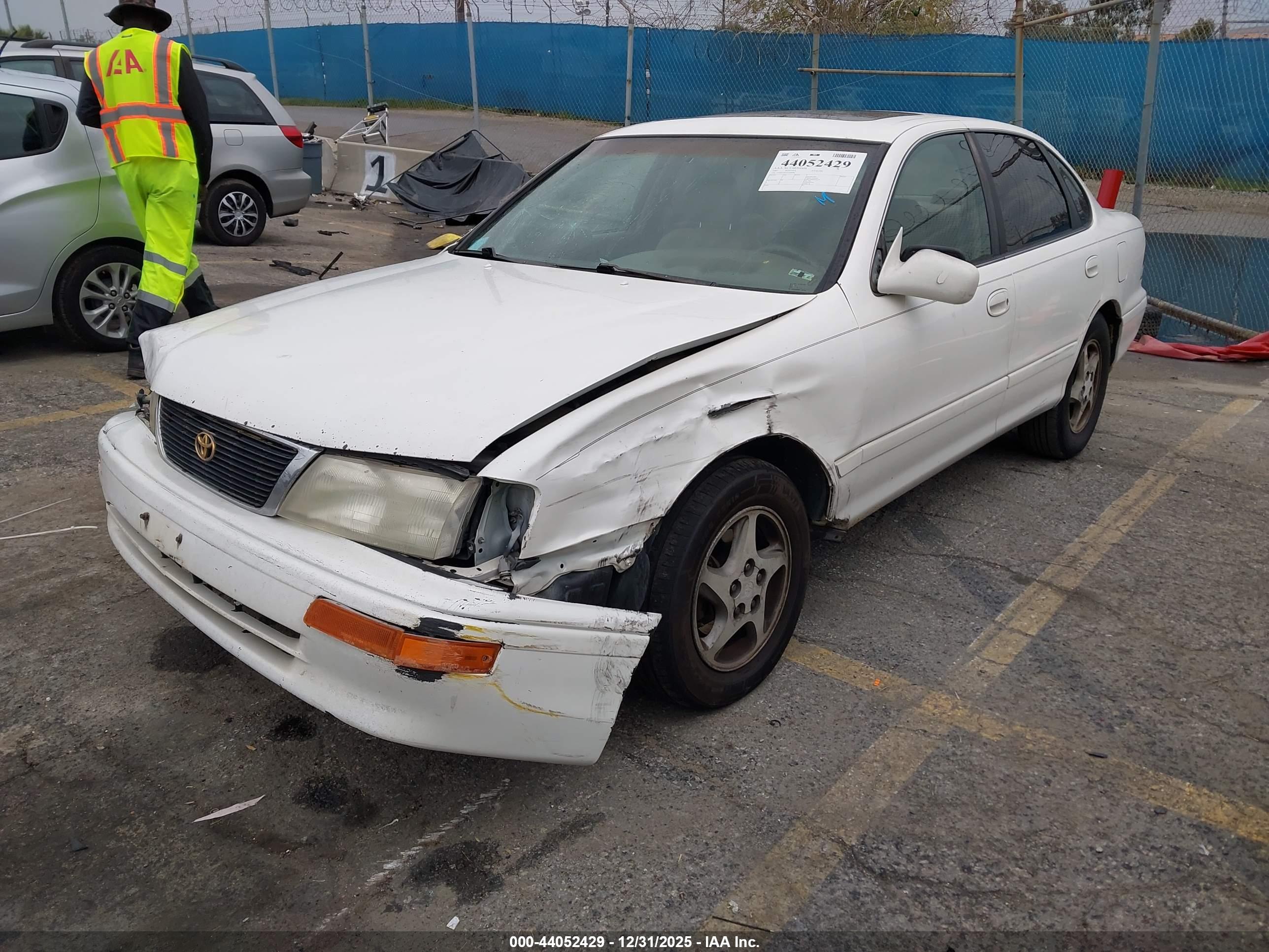 TOYOTA AVALON image 2