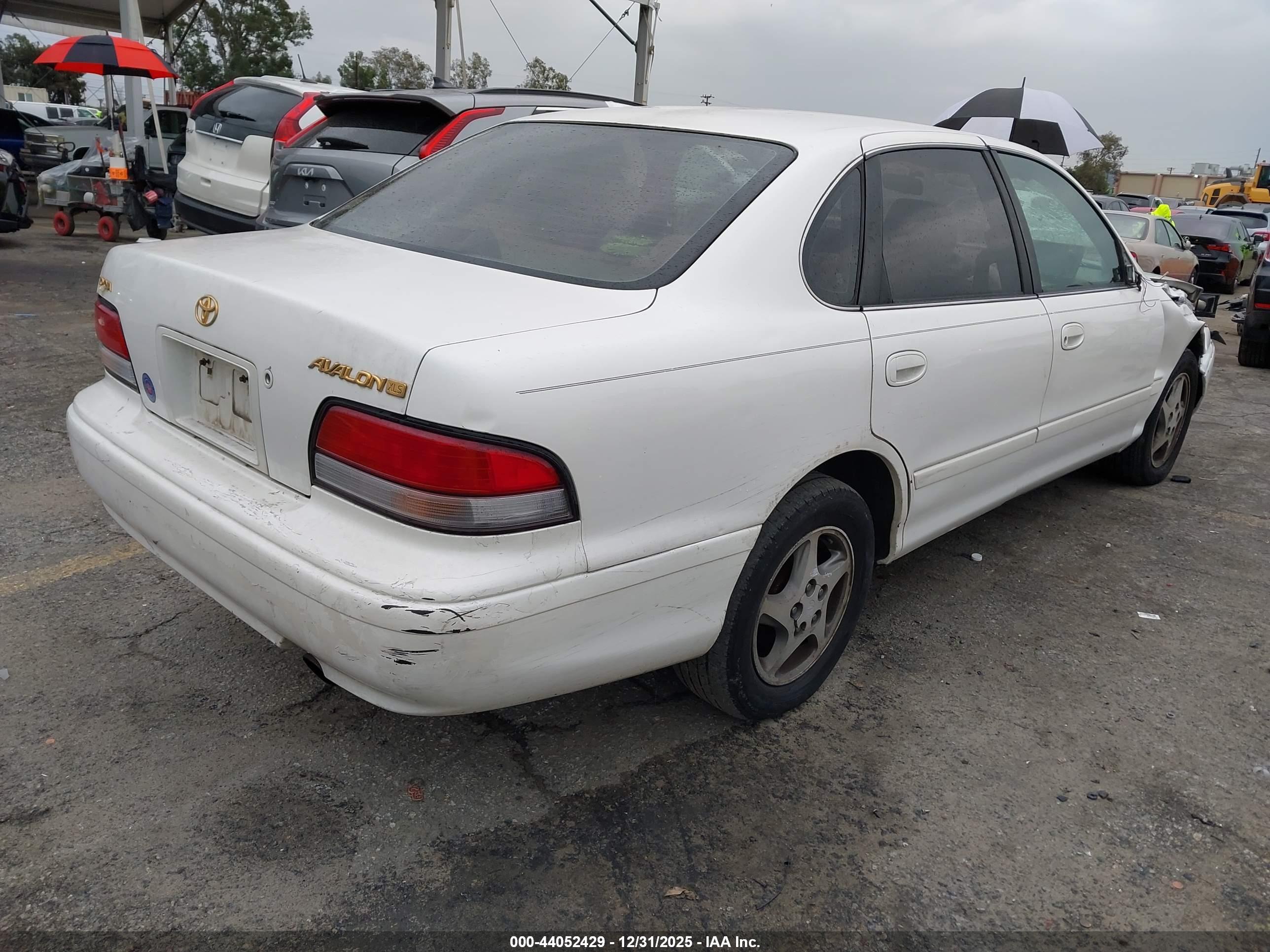 TOYOTA AVALON image 4