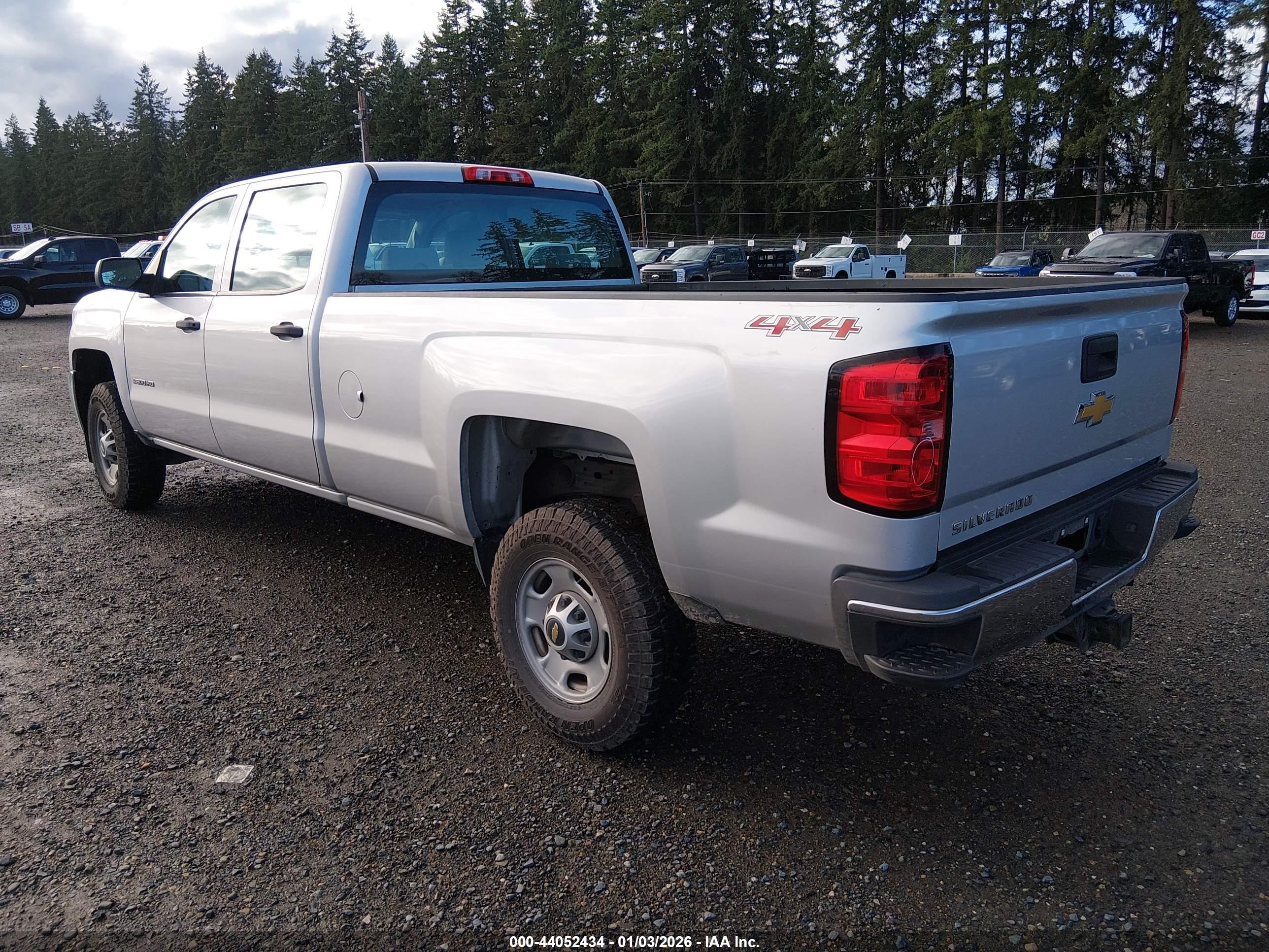 CHEVROLET SILVERADO image 3