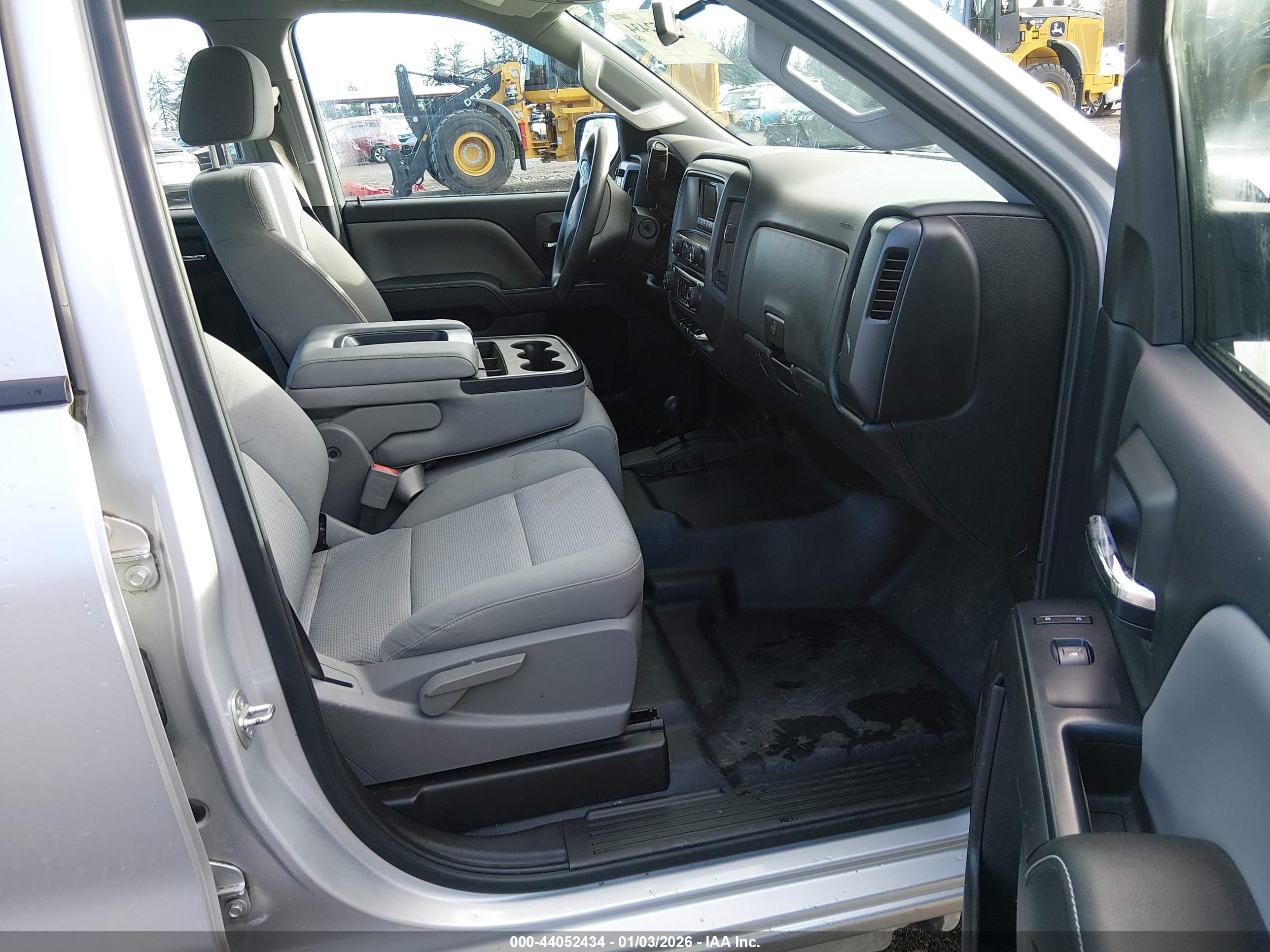 CHEVROLET SILVERADO image 5