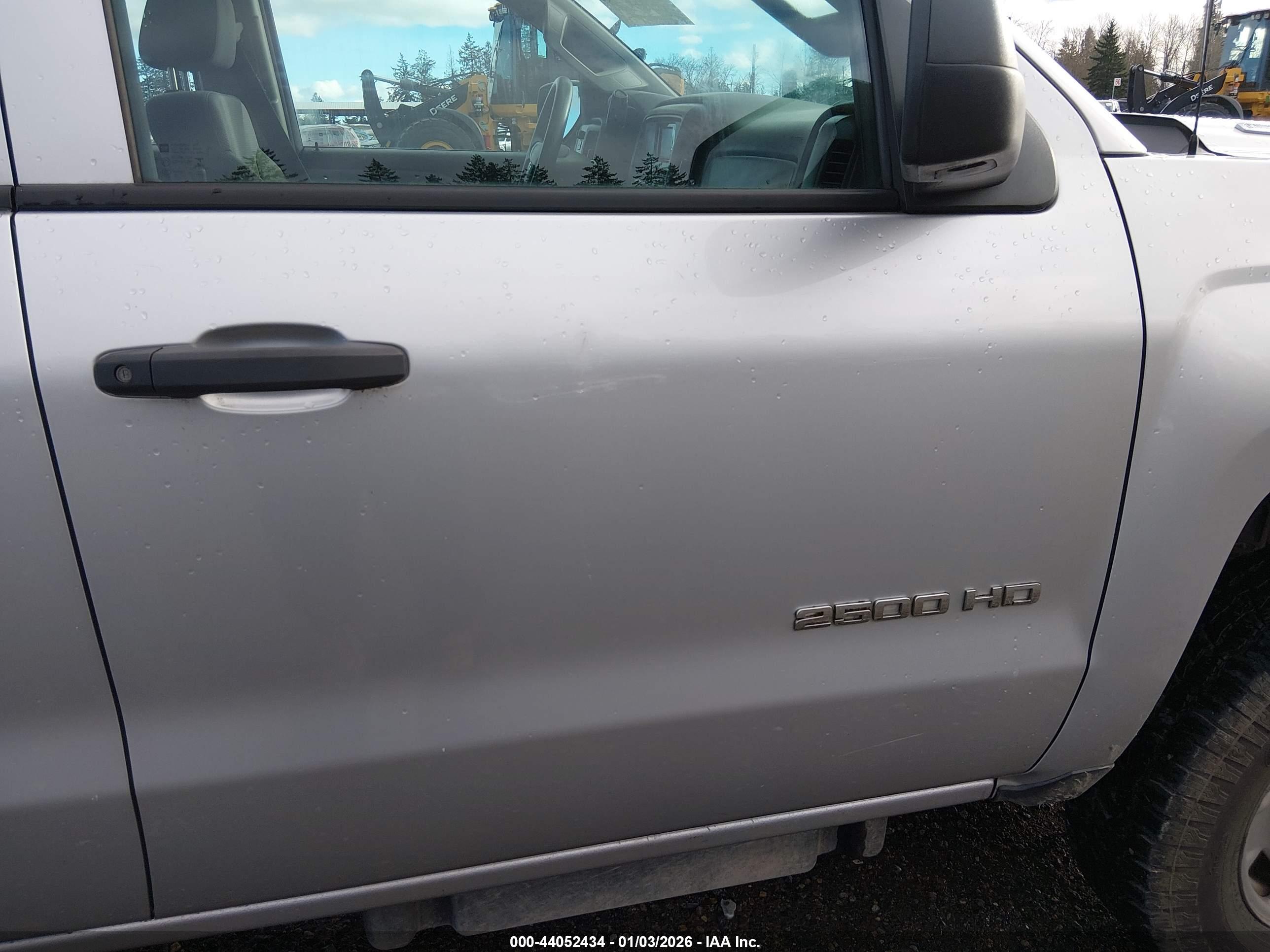 CHEVROLET SILVERADO image 6