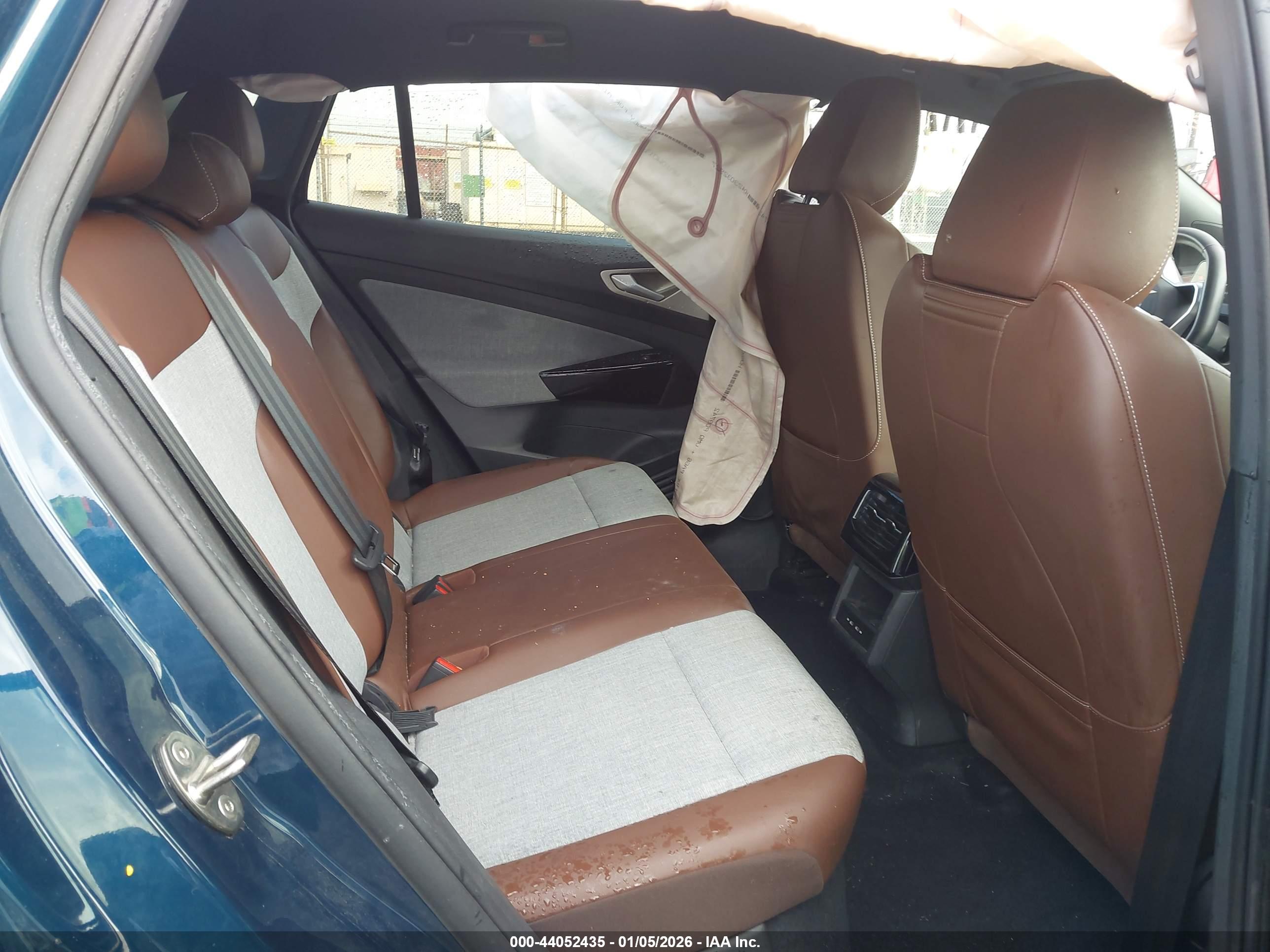 VOLKSWAGEN ID.4 image 8