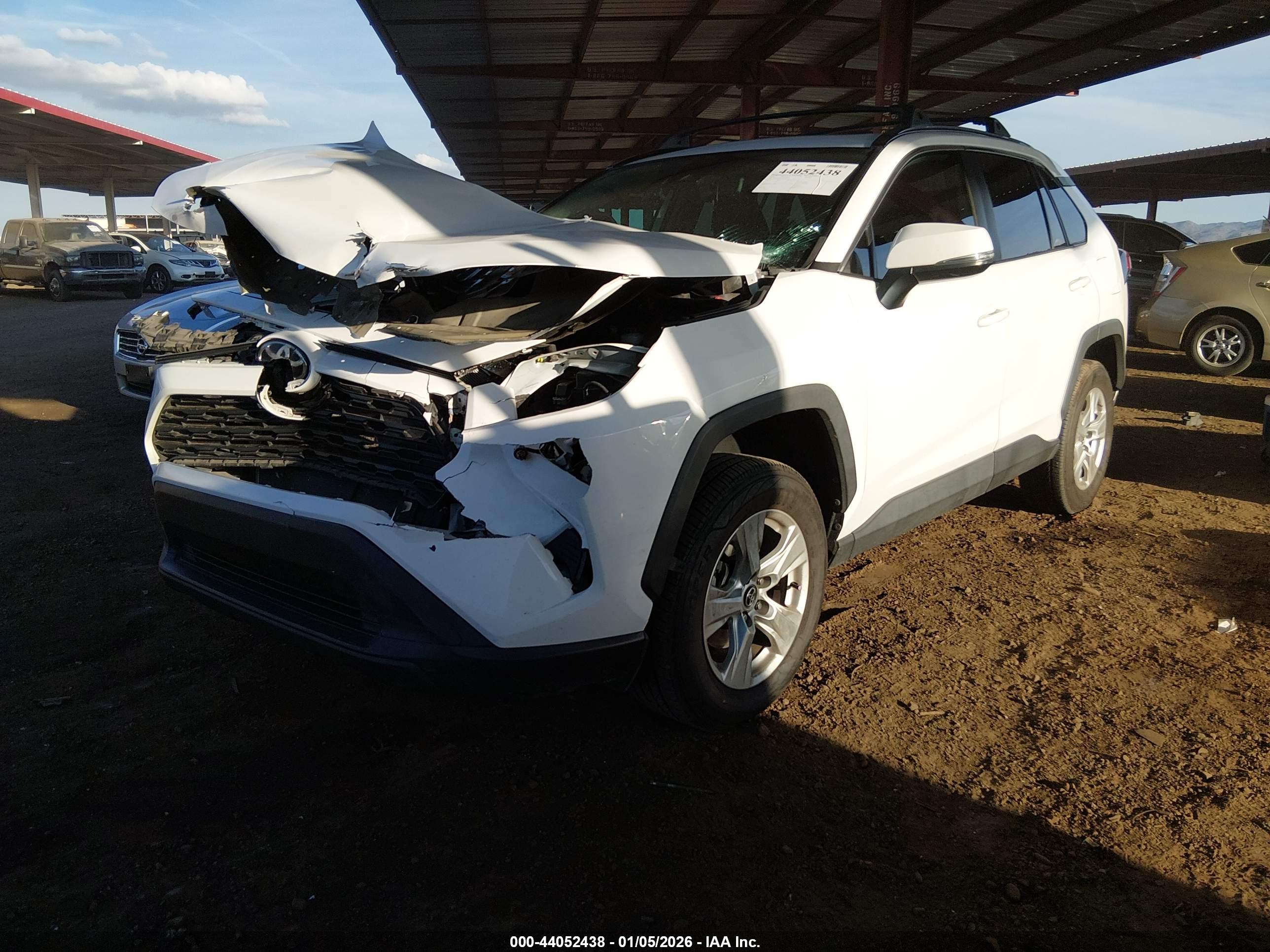 TOYOTA RAV4 image 2