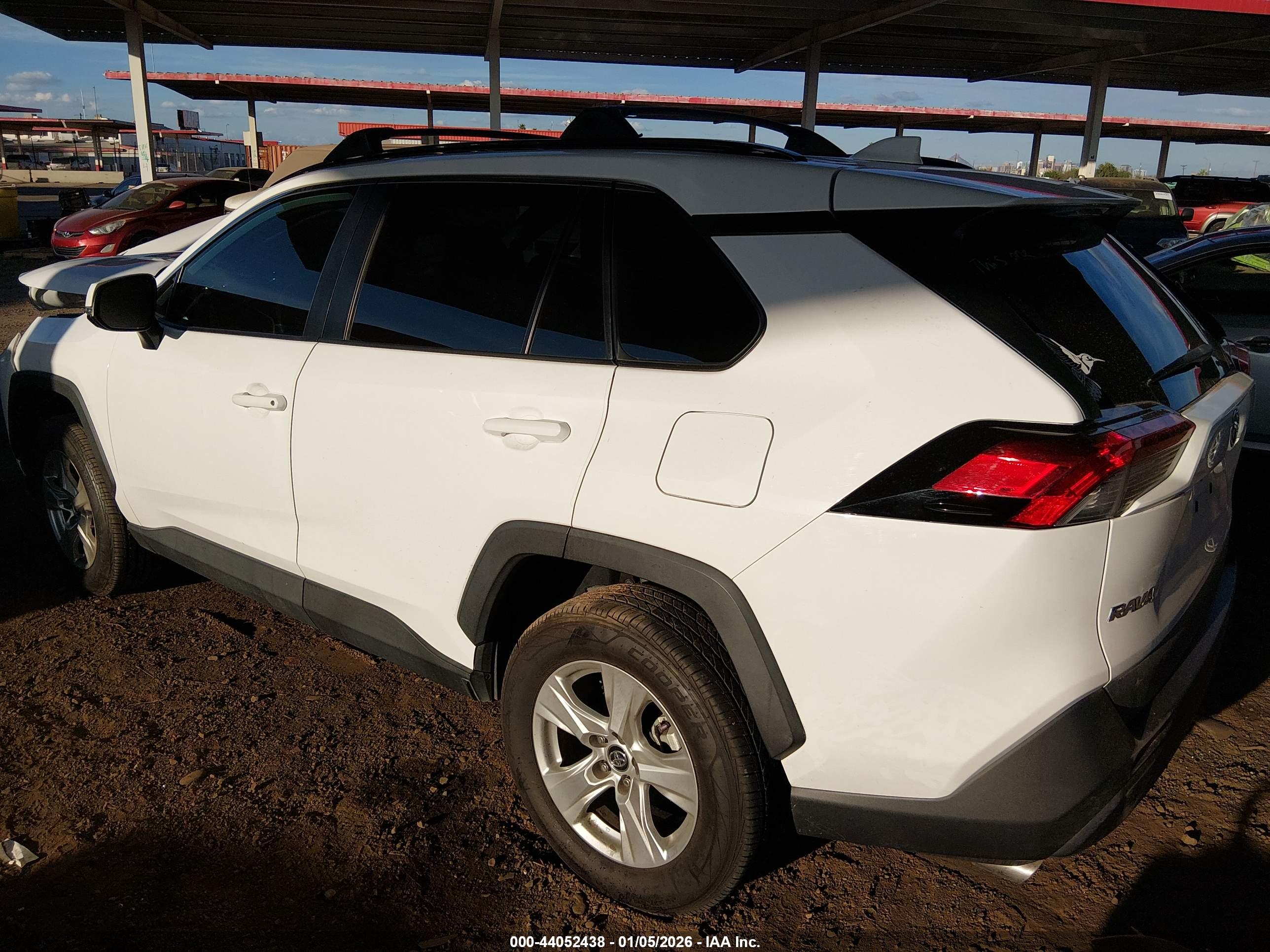 TOYOTA RAV4 image 3