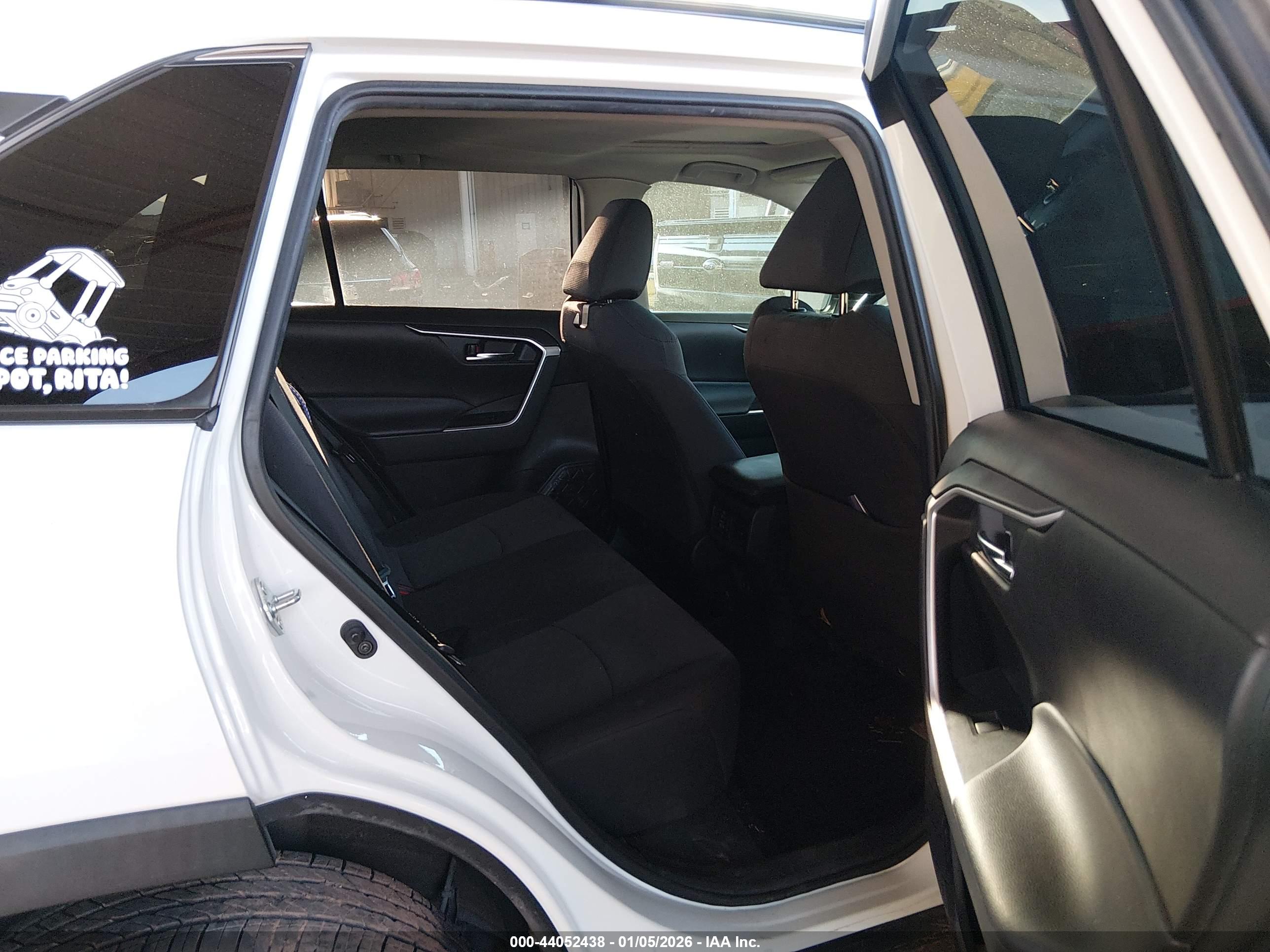 TOYOTA RAV4 image 8