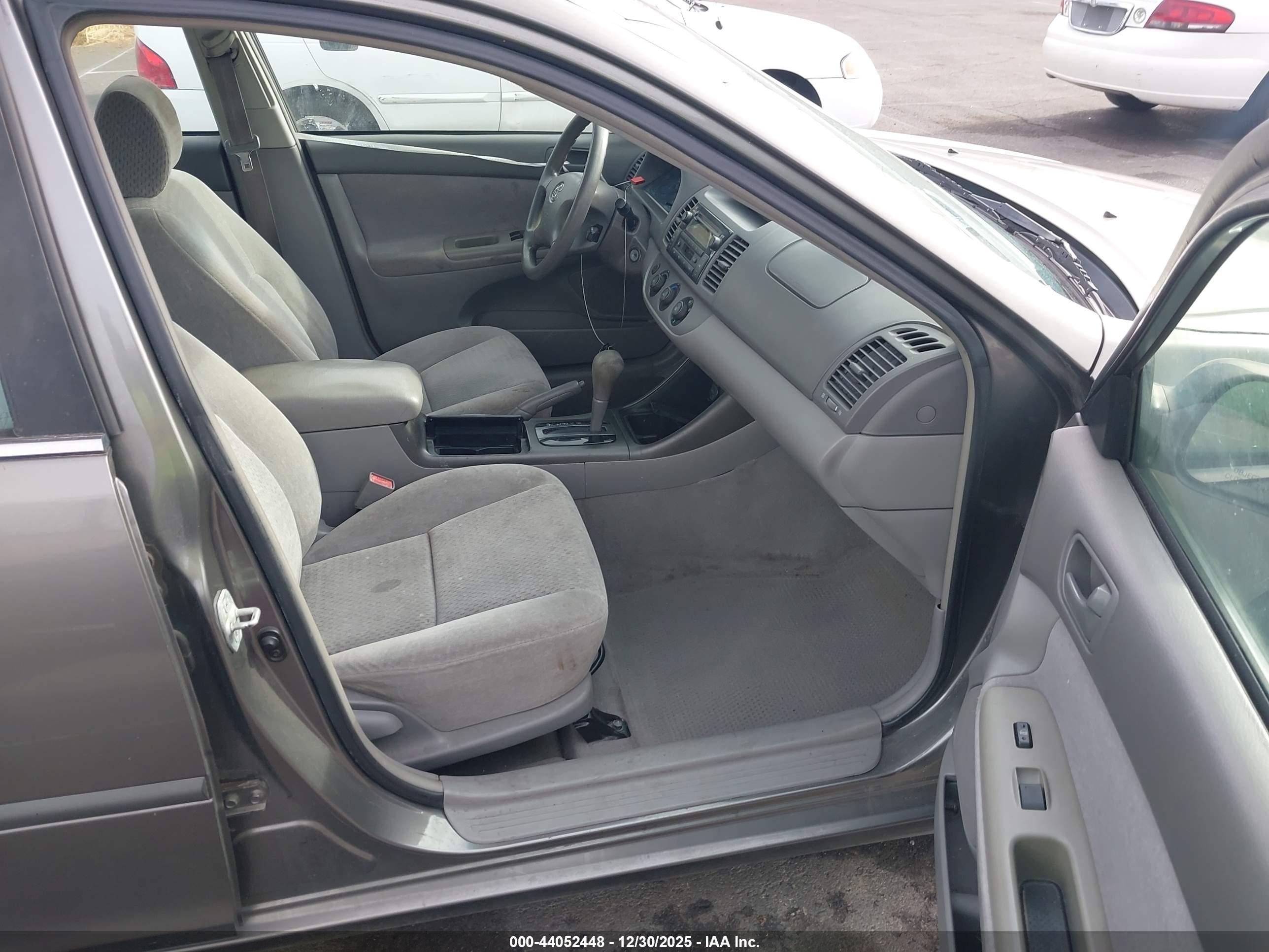 TOYOTA CAMRY image 5