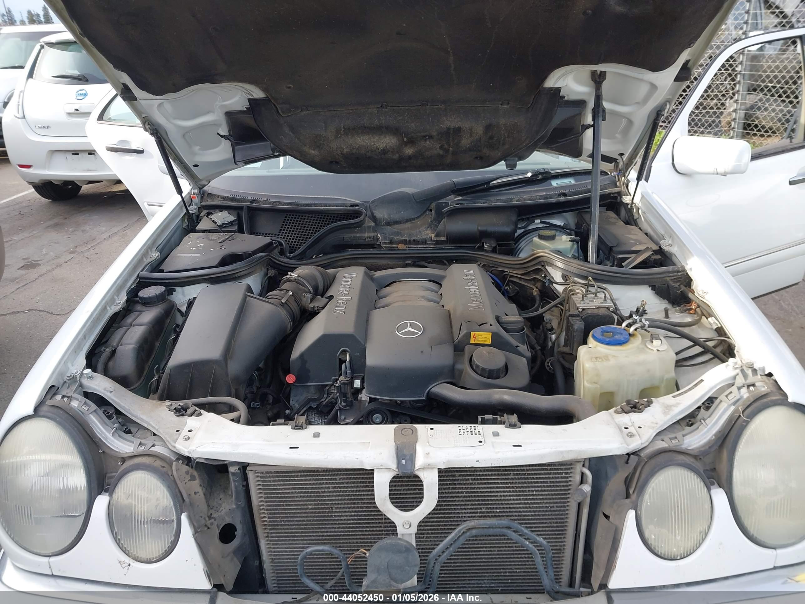 MERCEDES-BENZ E image 10